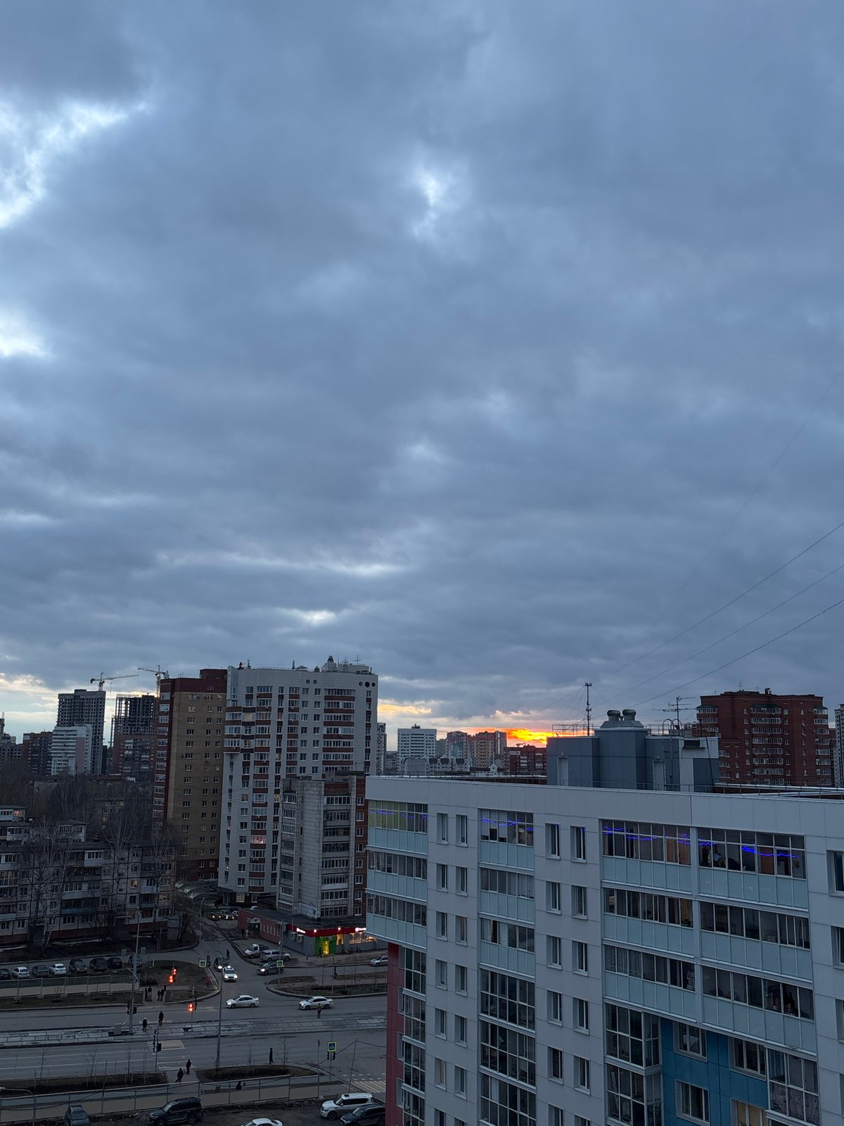 Quiet afternoon moments captured across indoor spaces in Perm