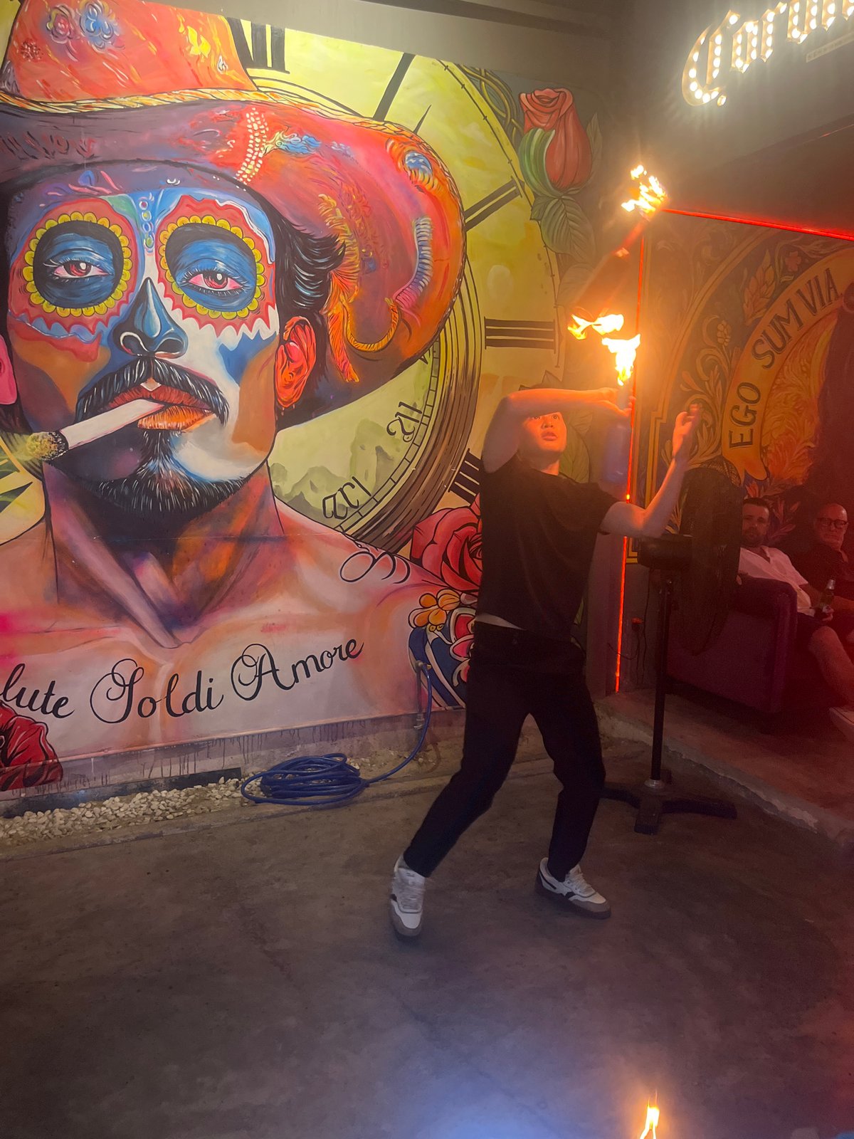 Fire performers and street life documented in Đà Nẵng