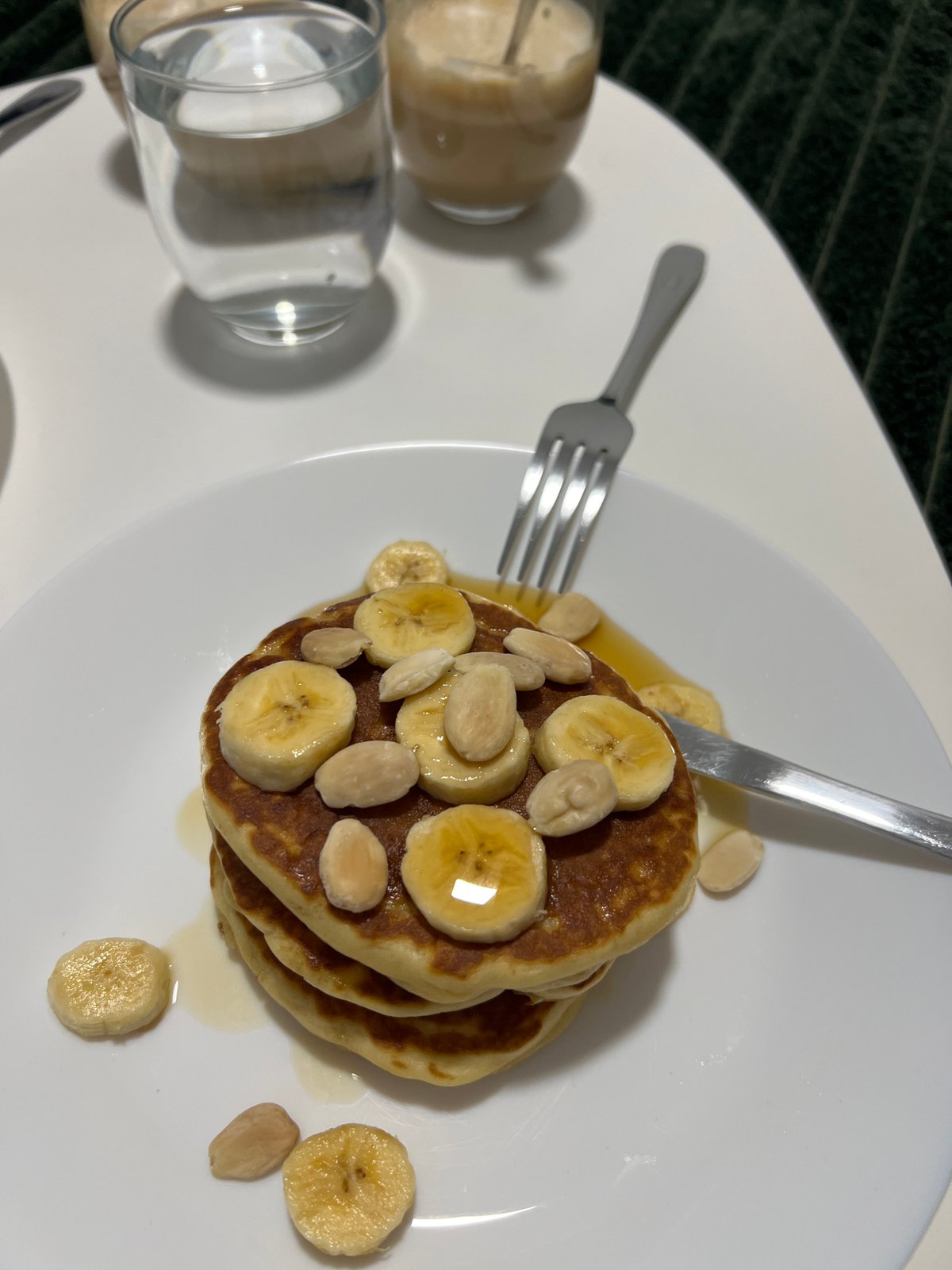 Pancake breakfast documented by witnesses in Mogán, Spain