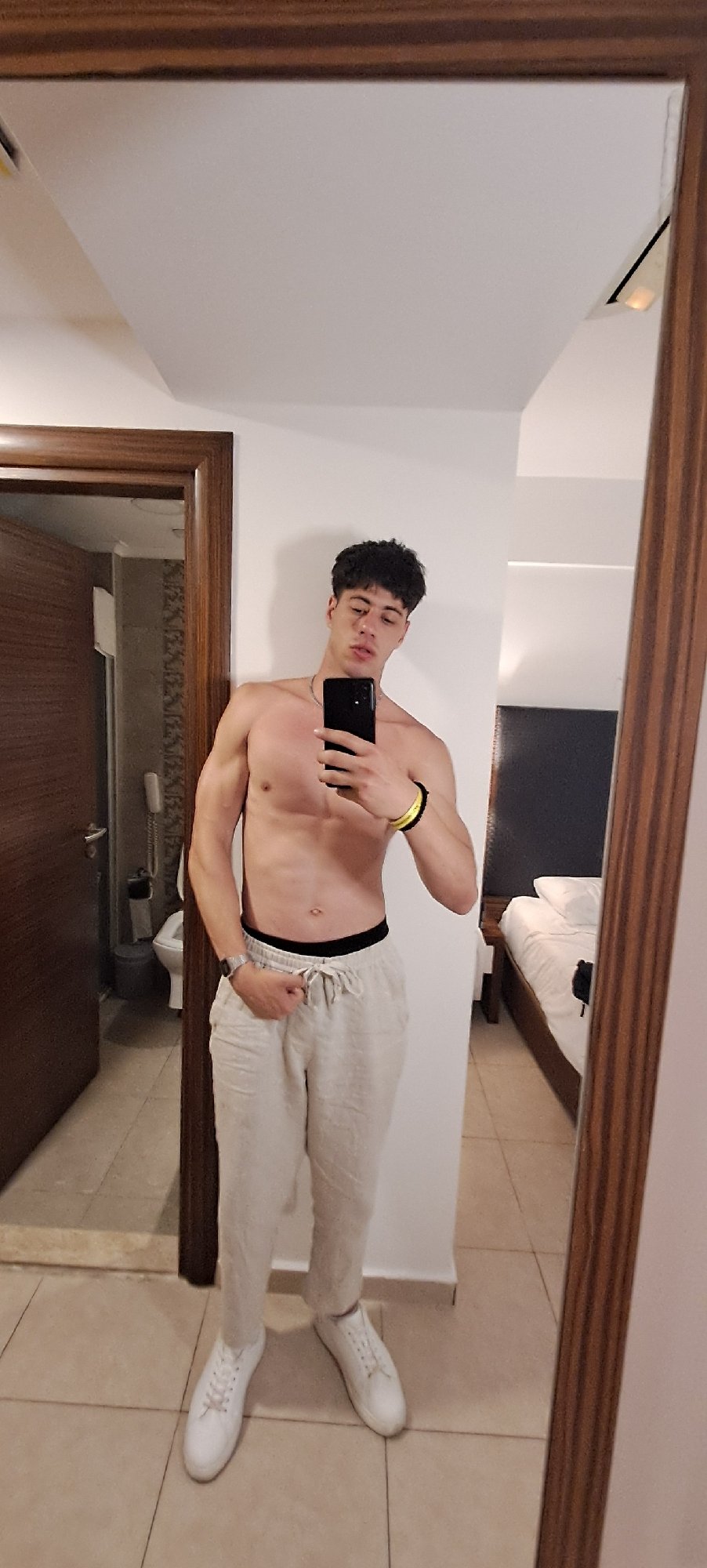 Tourist takes mirror selfie in Kuşadası hotel room