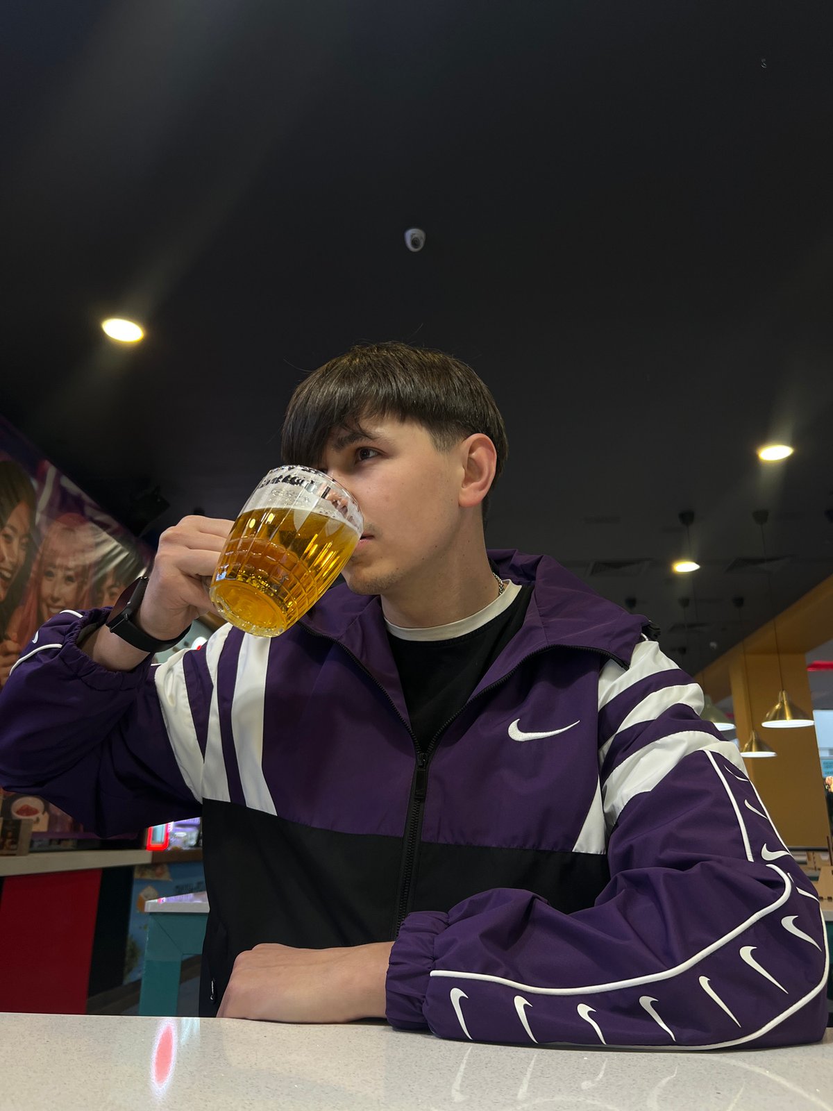 Couple shares drinks at Kazan establishment Sunday afternoon