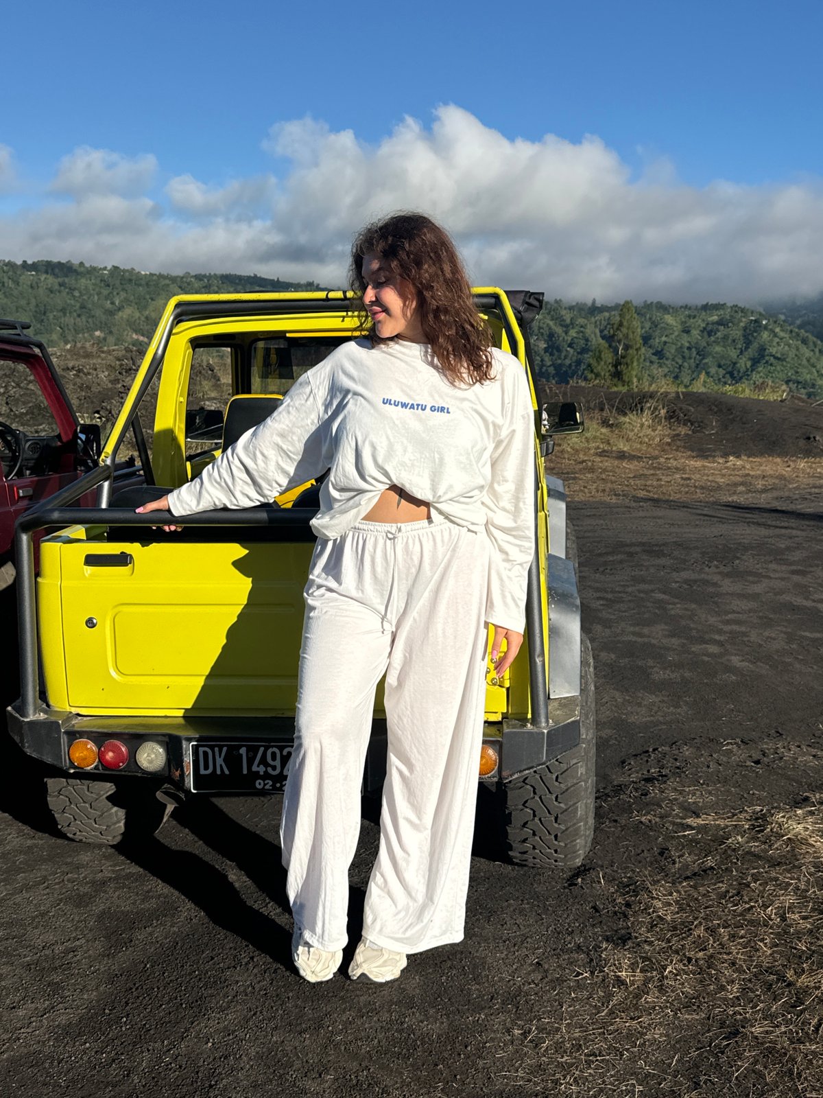Woman in tracksuit spotted with yellow jeep in Kintamani