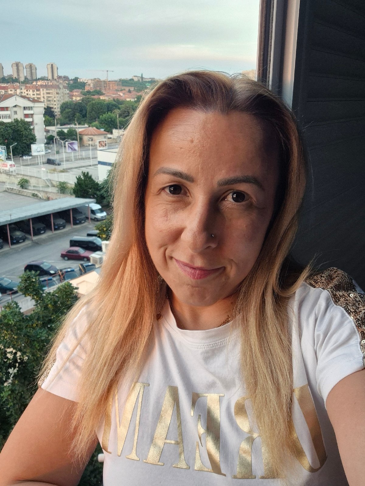 Rooftop afternoon: selfies, food, and a city sunset