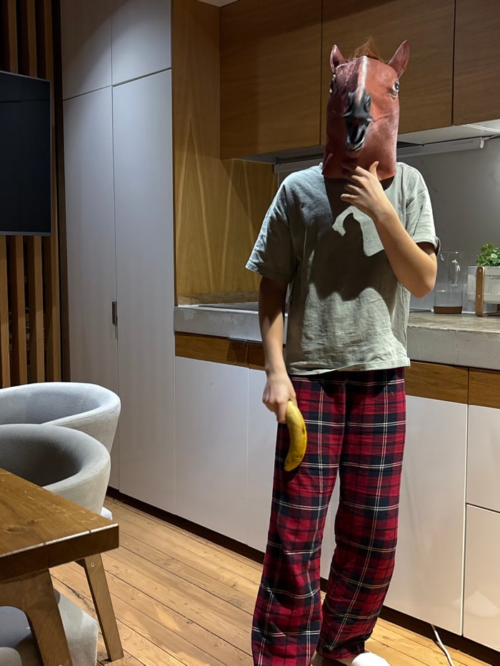 Casual indoor moments documented across three hours in Chaikovsky