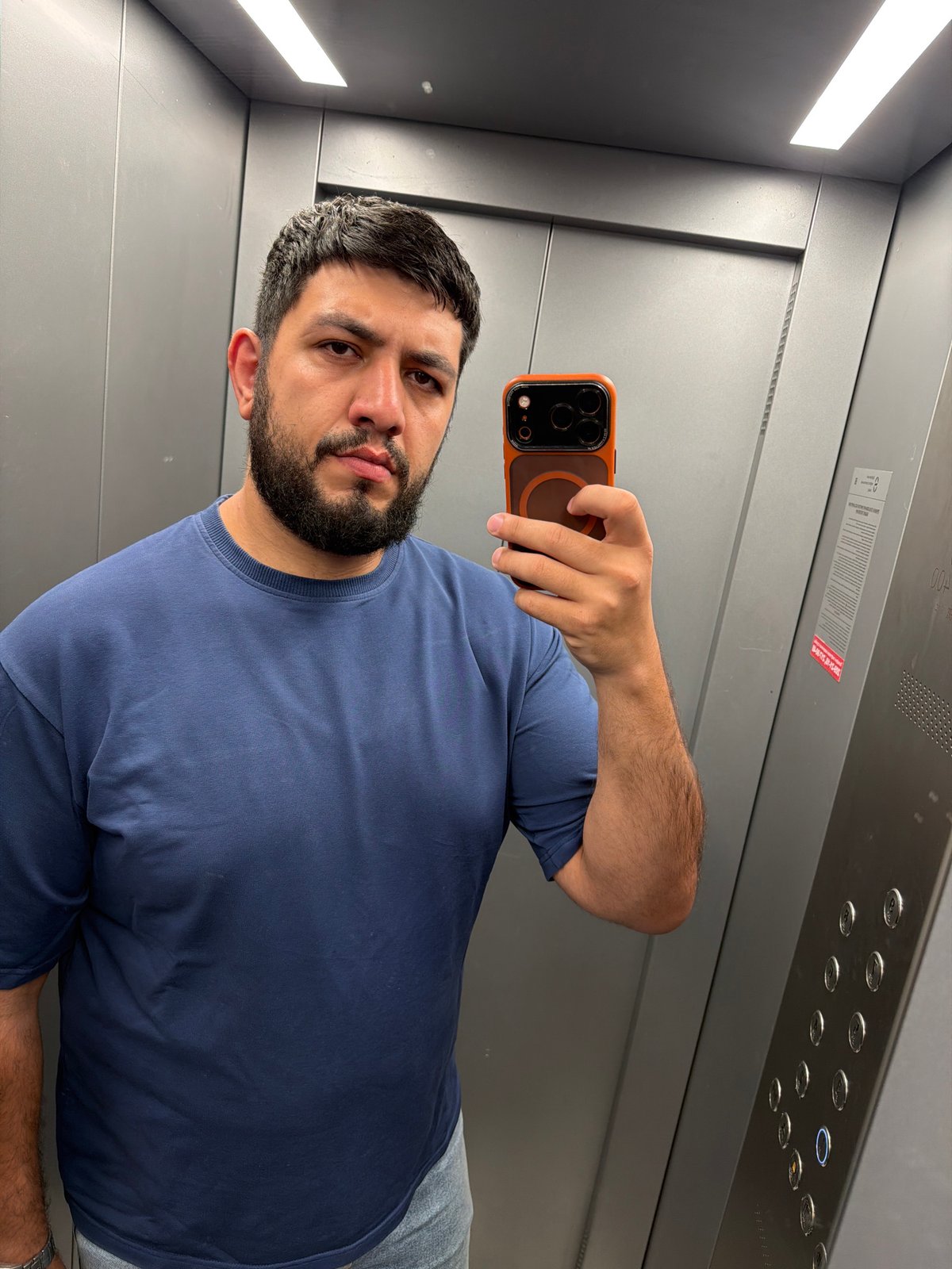 Man Takes Mirror Selfies in Krasnoyarsk Elevator