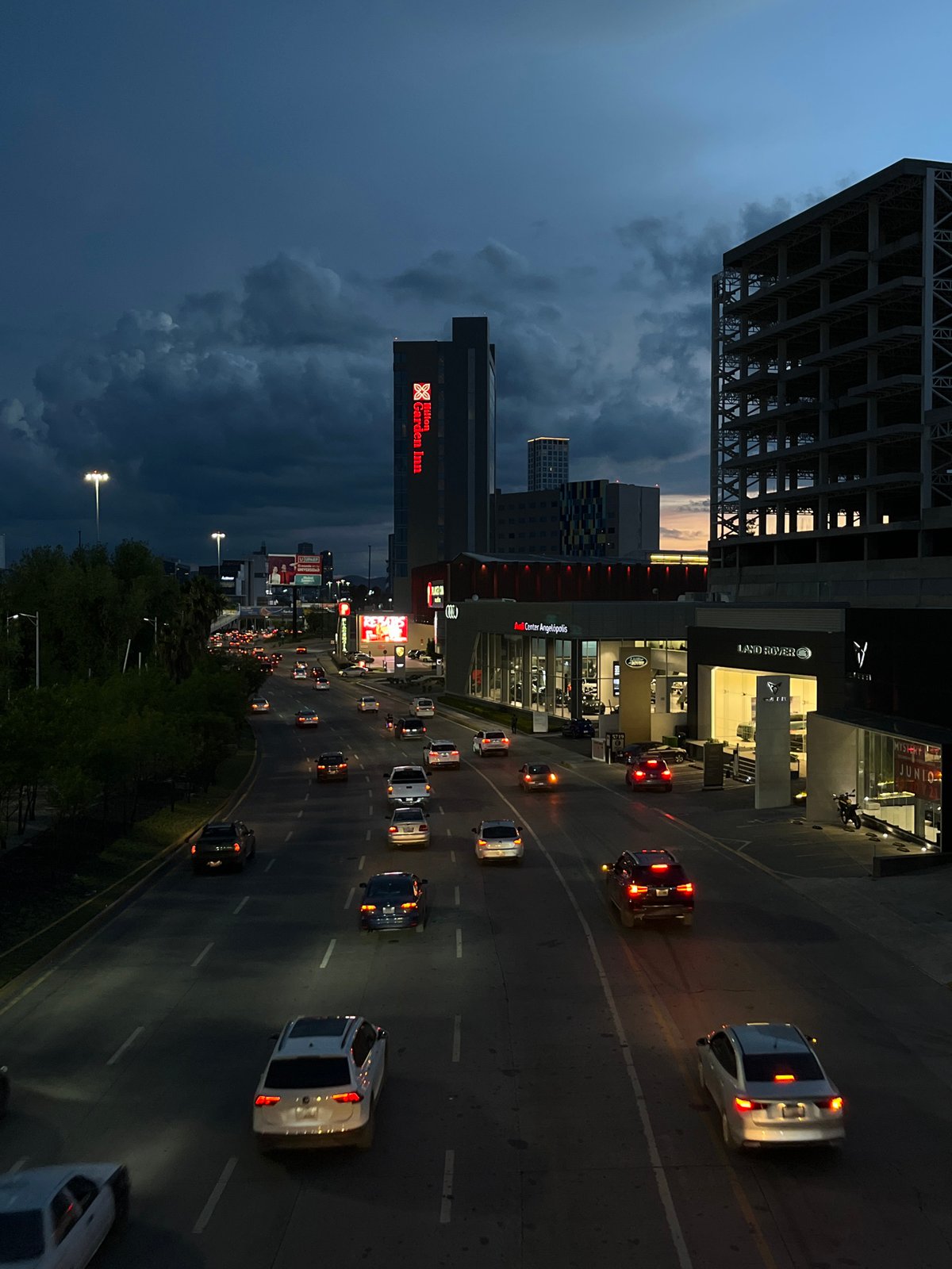 Late-night personal moments and street scenes in Tlaxcalancingo