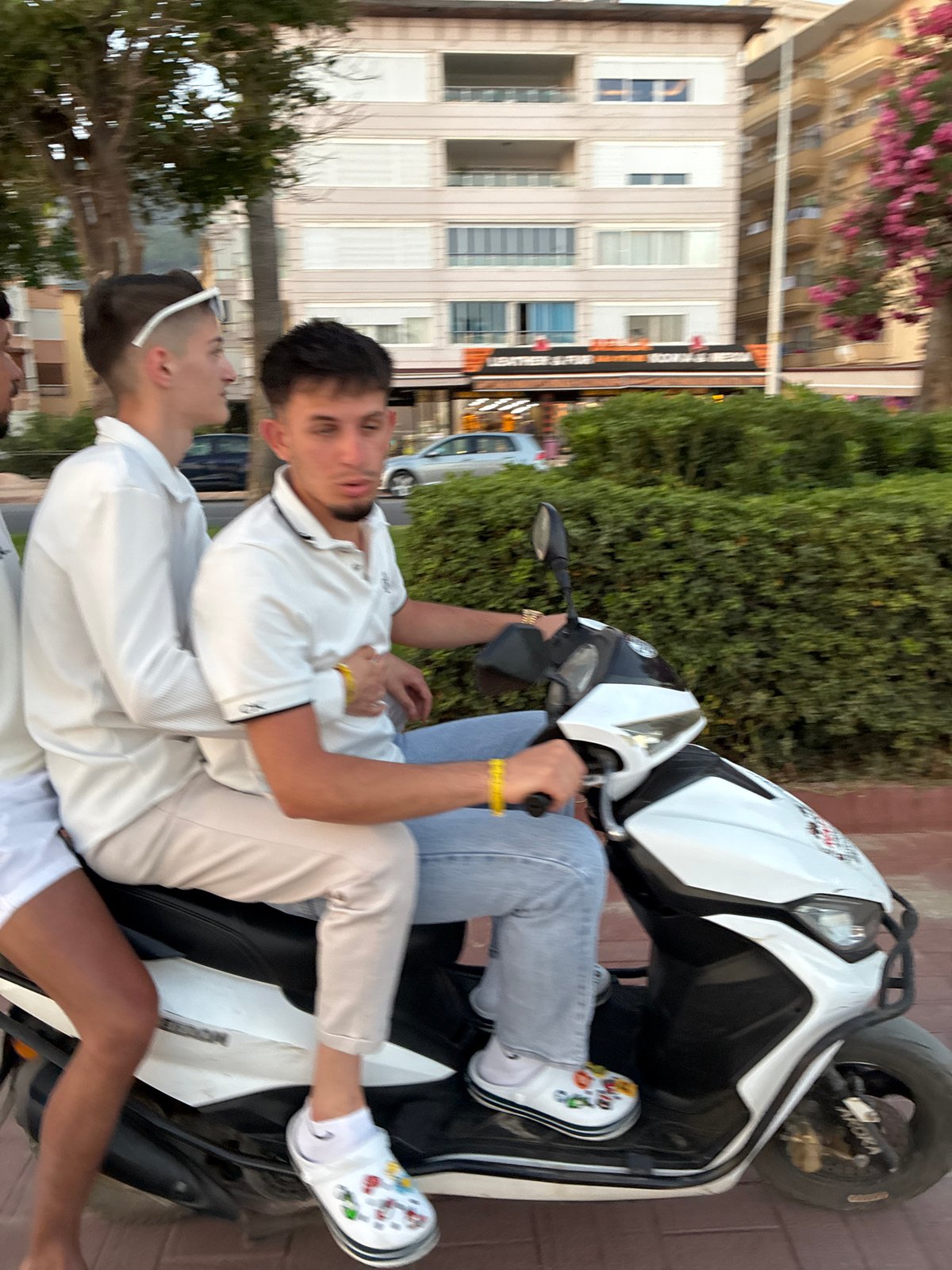 Street life, sunsets, and stray cats in Alanya at golden hour