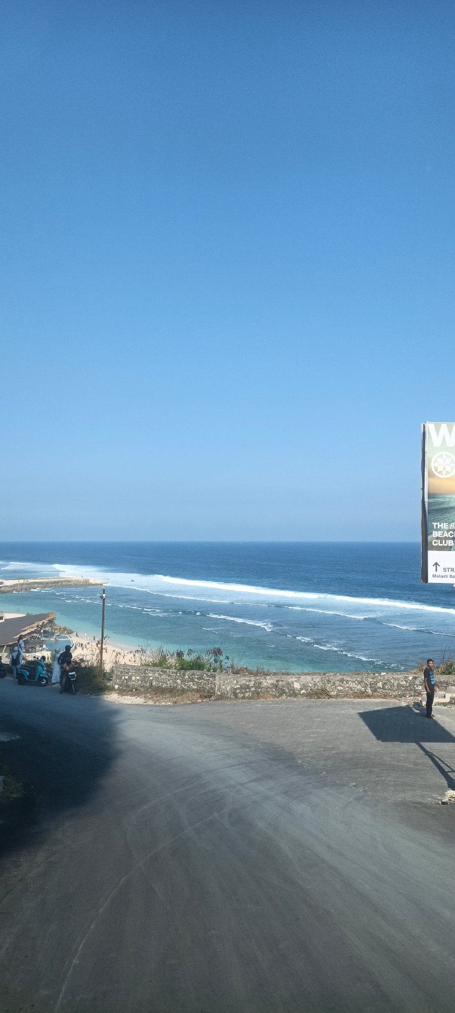 Clear morning views along the Kuta Selatan coastline