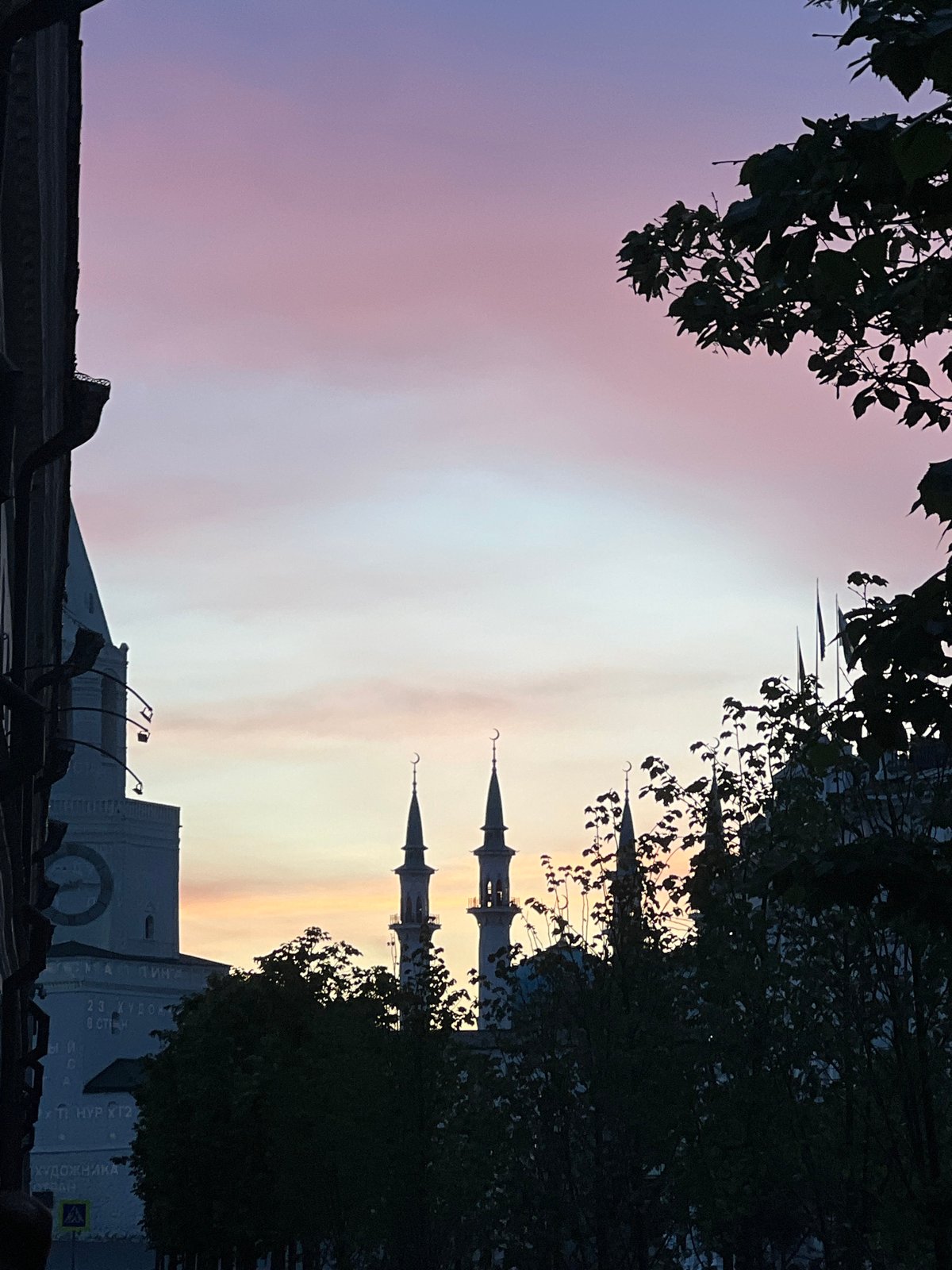 Evening street life documented across Kazan, Russia