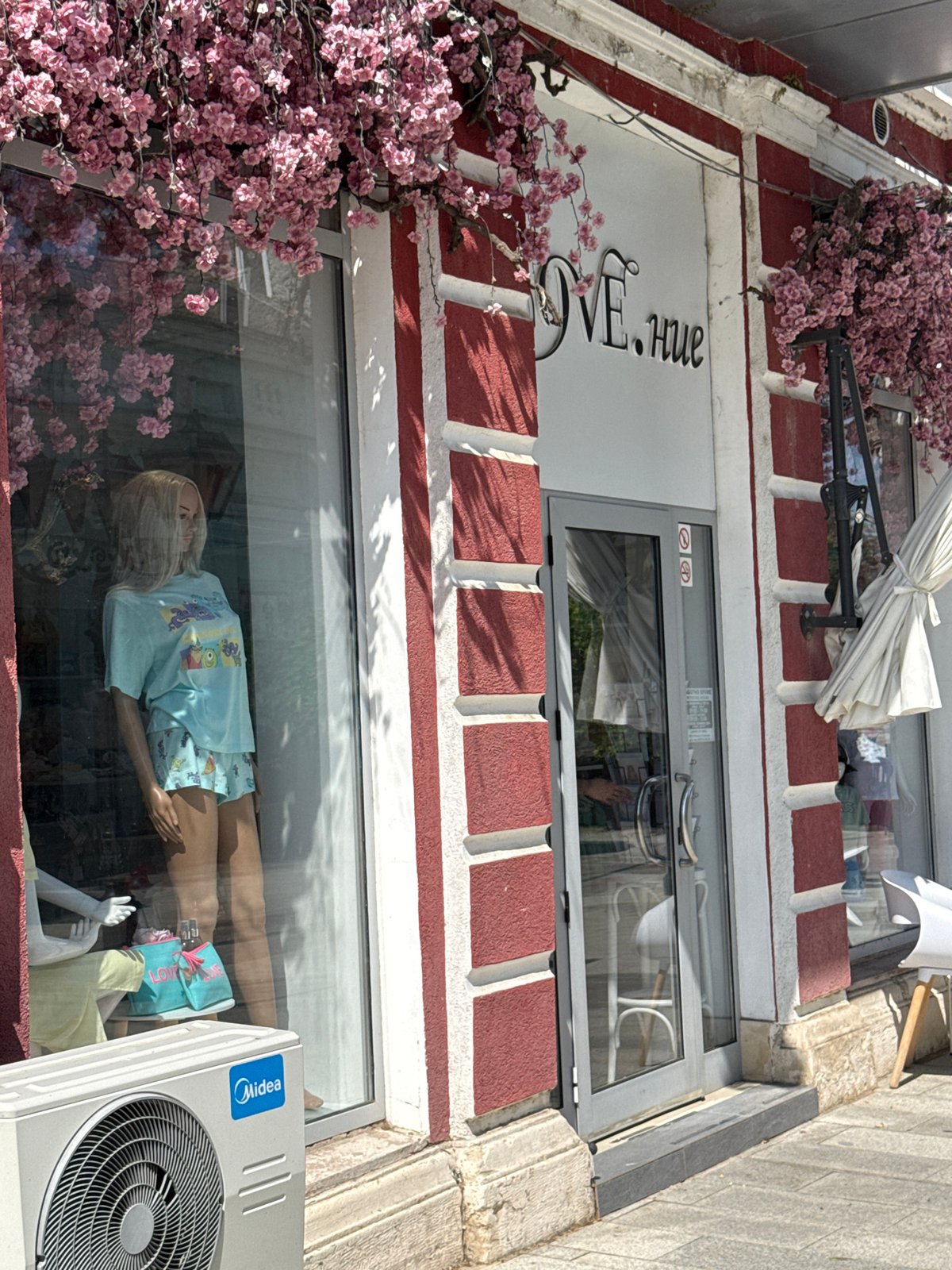 Sunny afternoon stroll through Vidin's city center streets and parks
