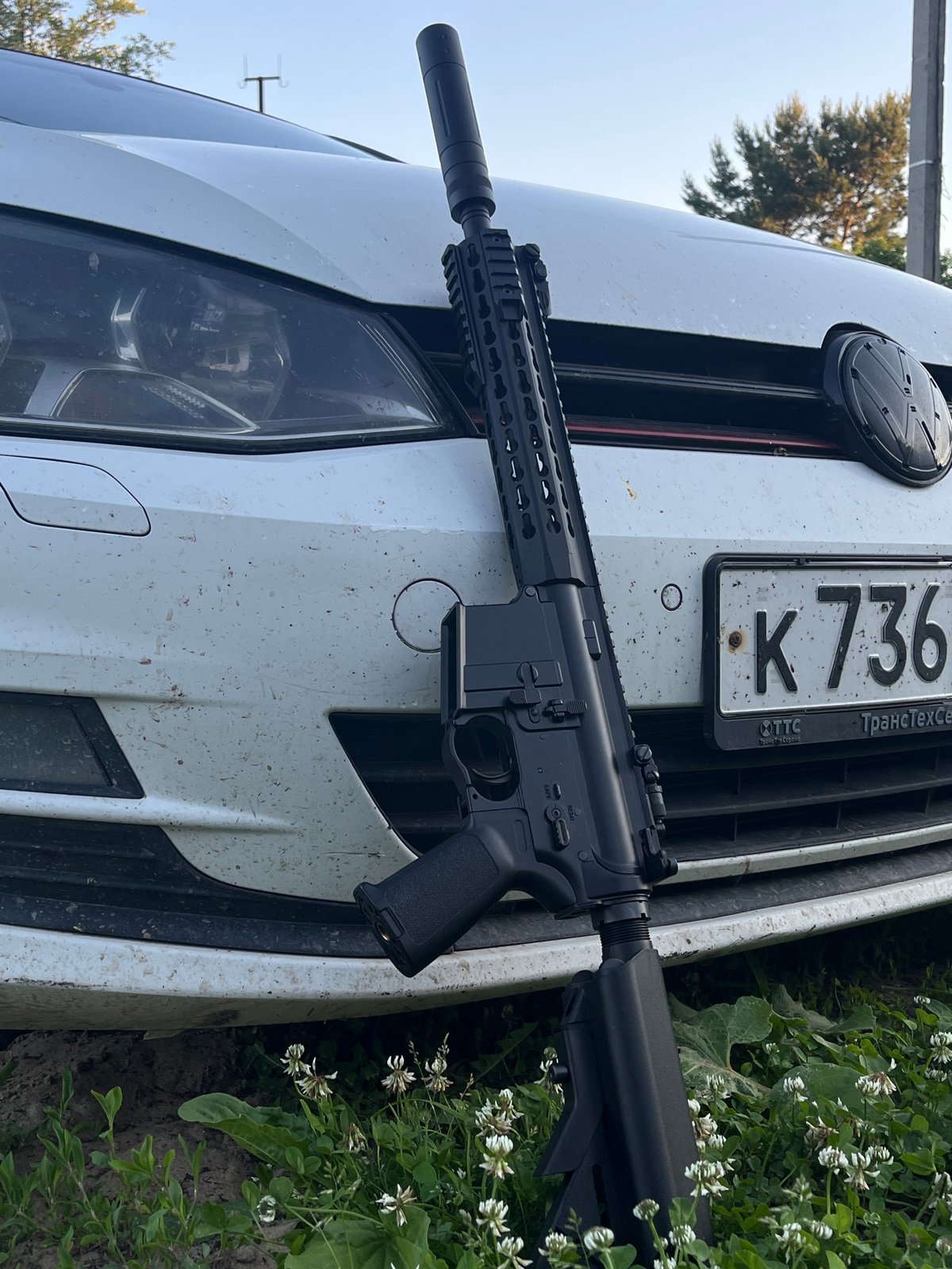 Rifle documented against vehicle in Vasilyevo, Russia