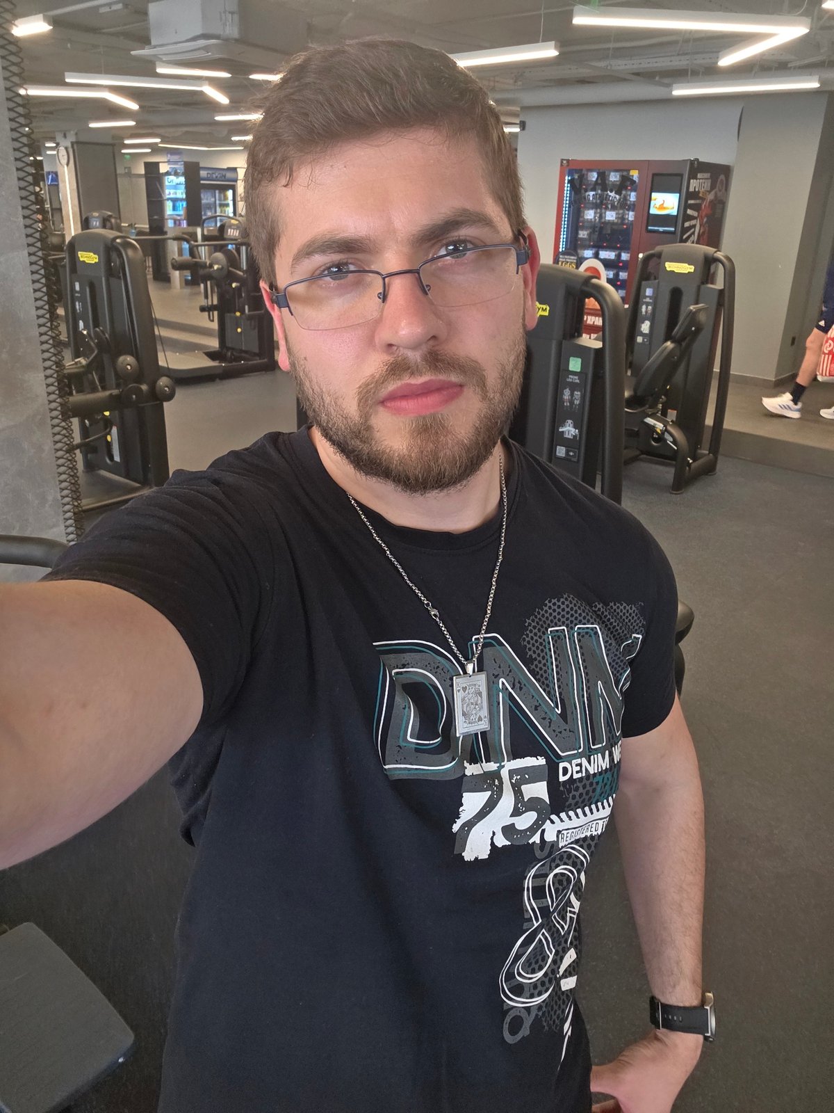 Man documents afternoon workout session at Plovdiv gym