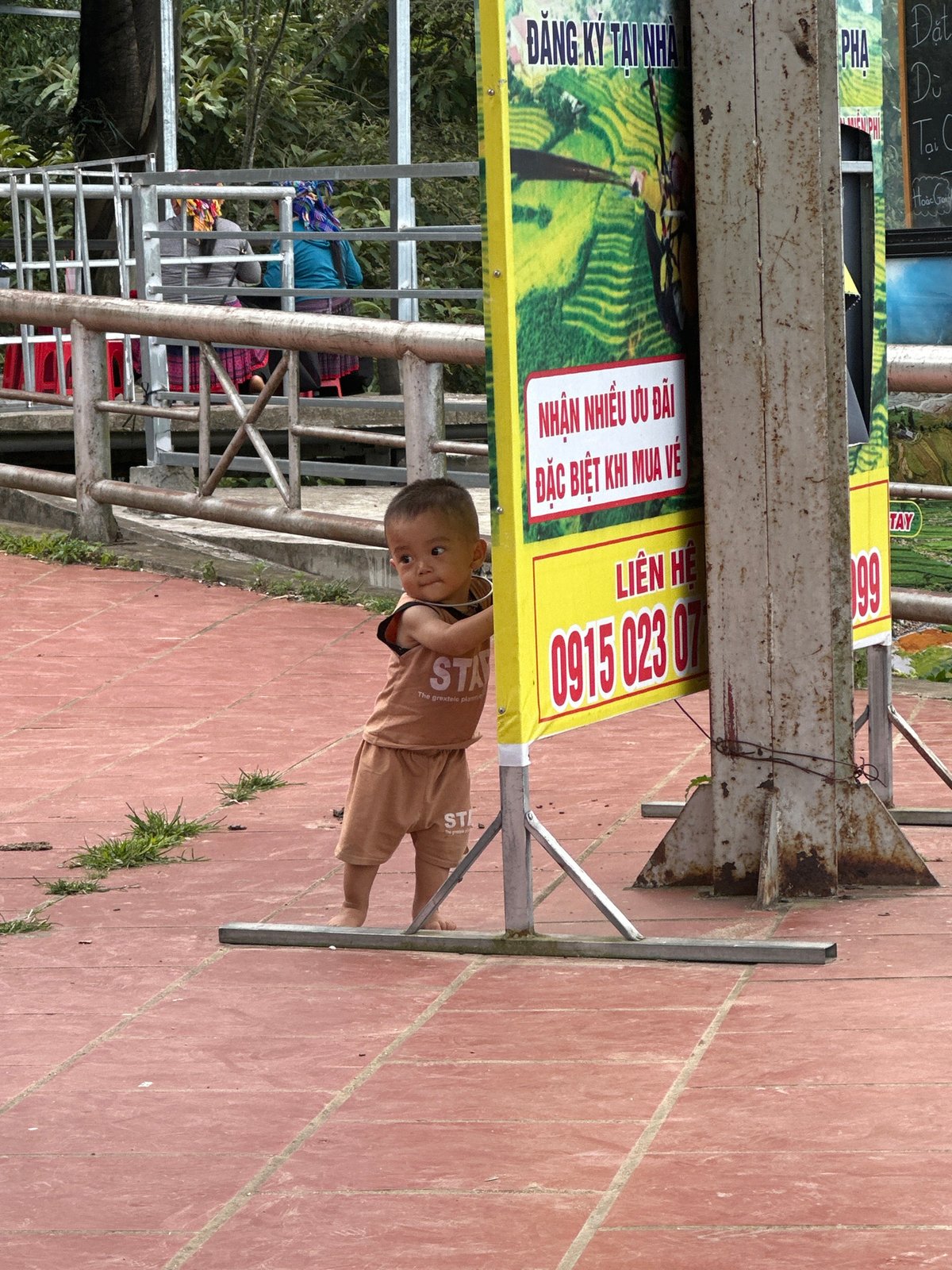 Family gathering documented at Tu Le Vietnam scenic overlook