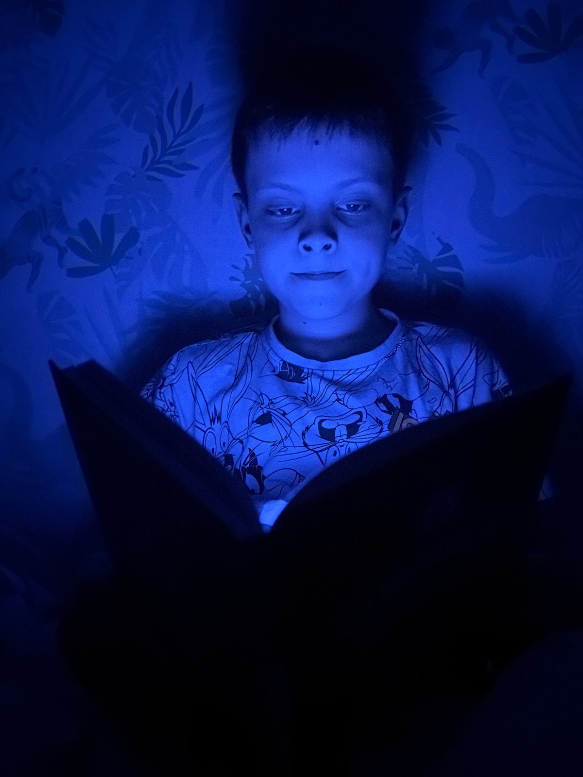 Children read scary stories, play indoors in Votkinsk evening