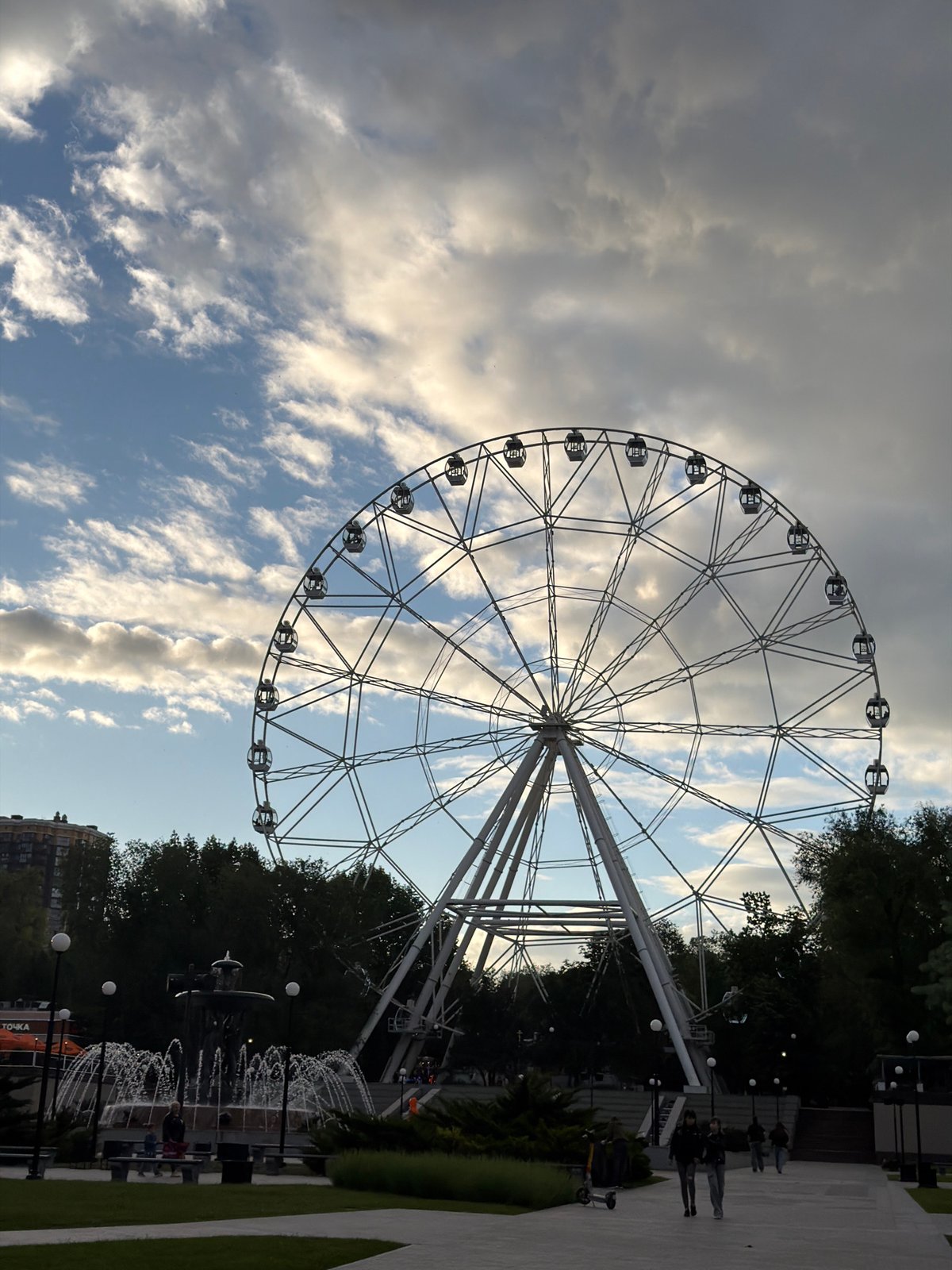 Tourist documents seven-minute walking tour of central Rostov-on-Don