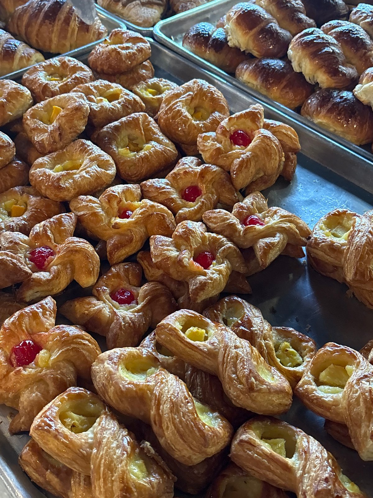 Bakery items and outdoor dining documented at San Isidro establishment