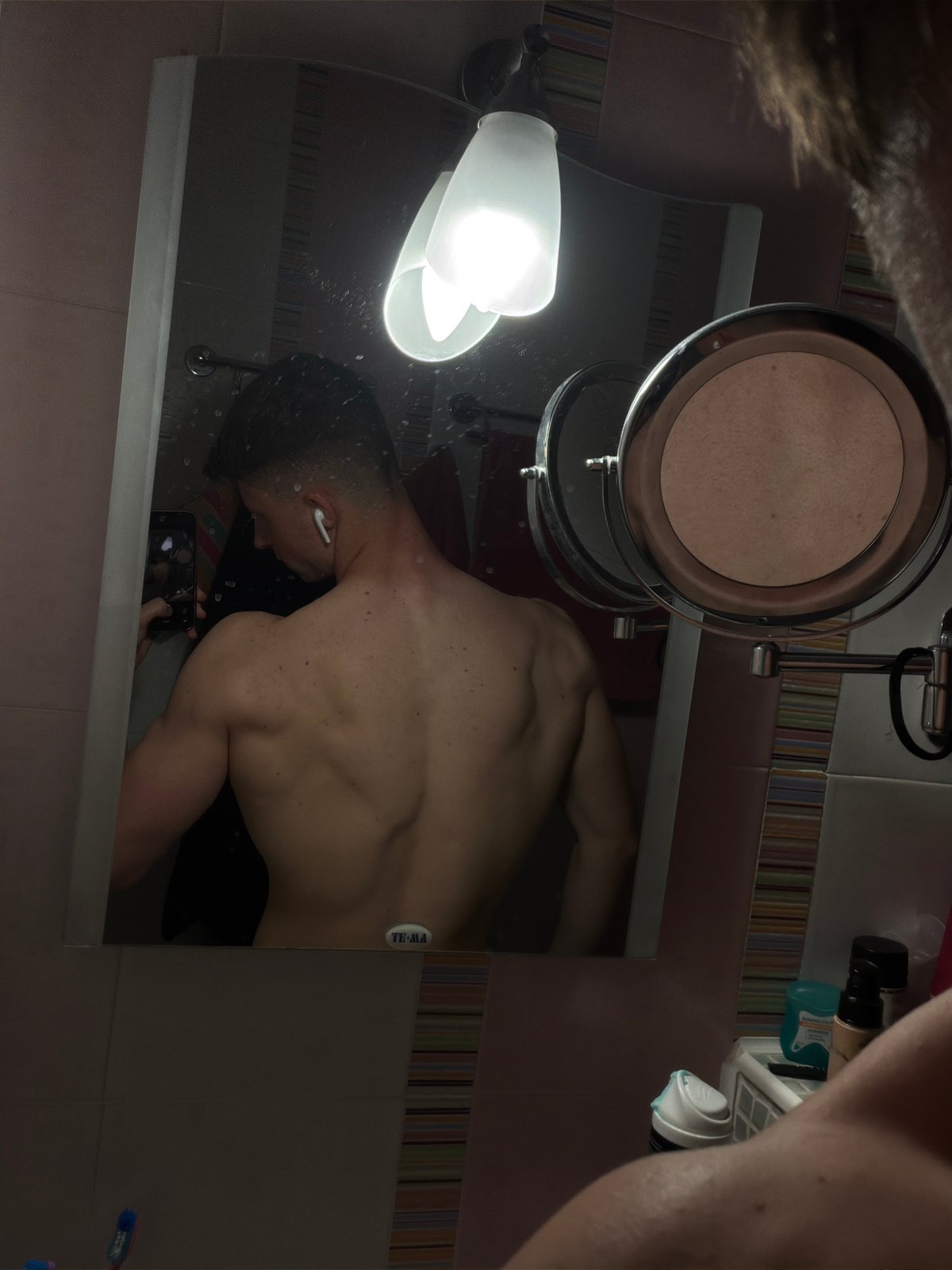Mirror selfie captured in Burgas bathroom shows unidentified man