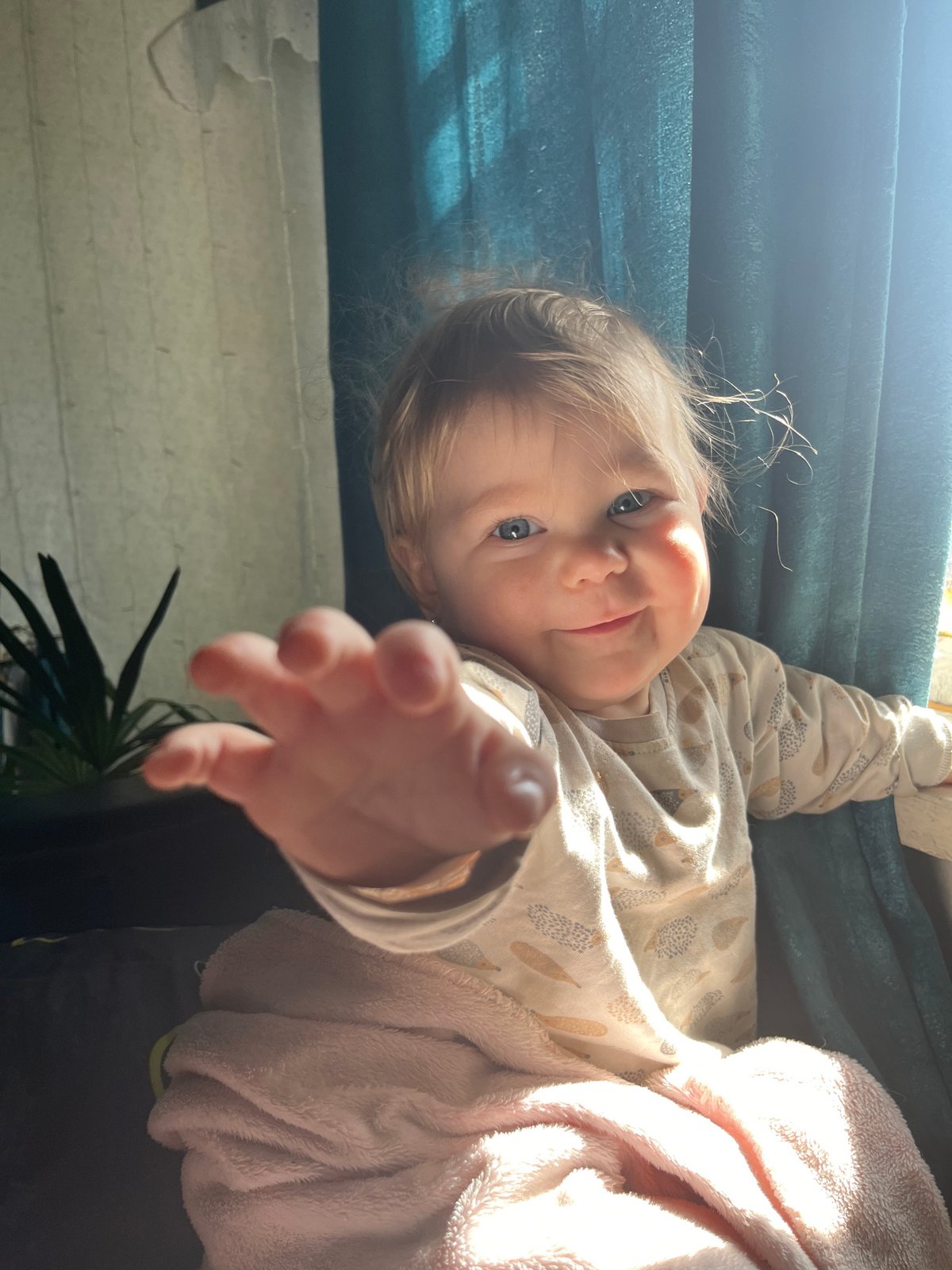 Family photo session captures intimate moments in Фоки, Russia