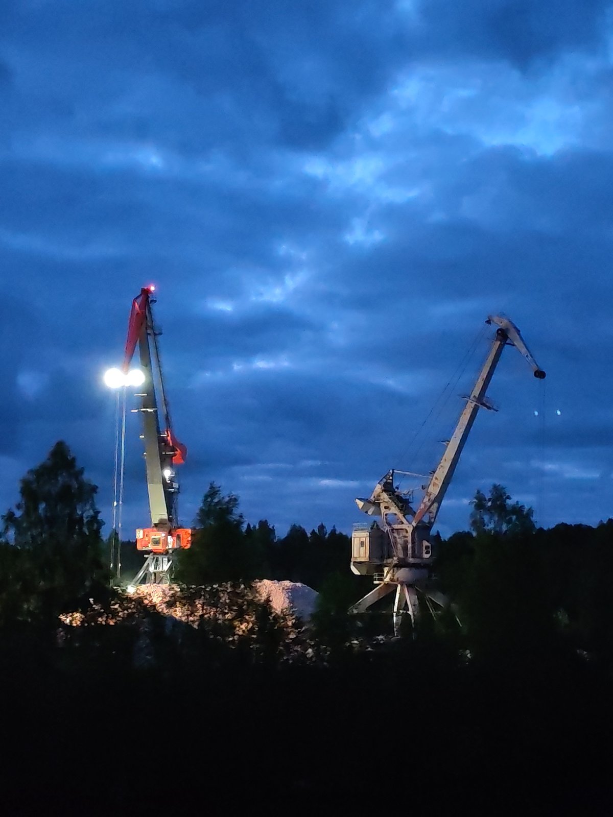 Night industrial operations observed in Александровское, Russia waterway