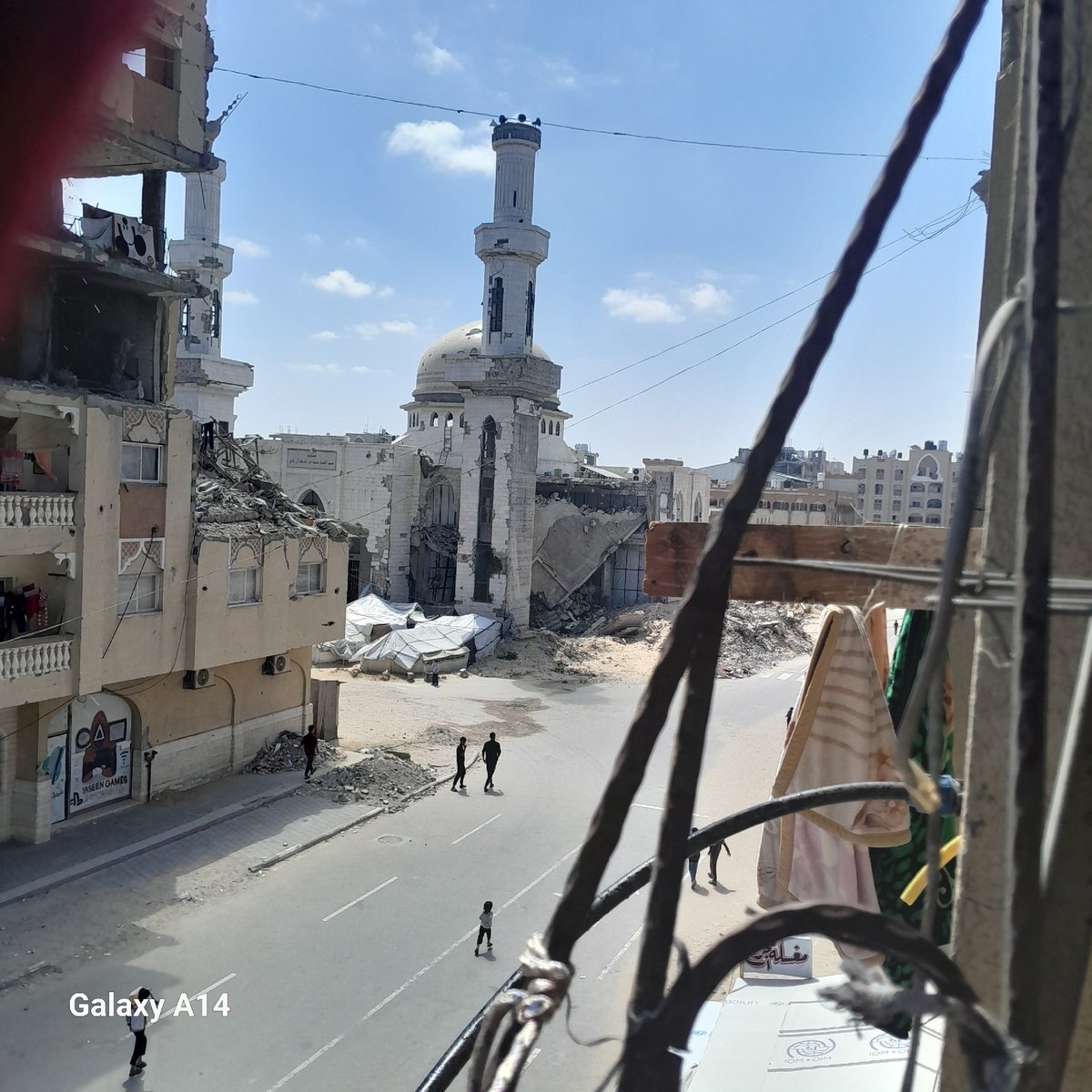 Life continues amid destruction in Khan Yunis neighborhood
