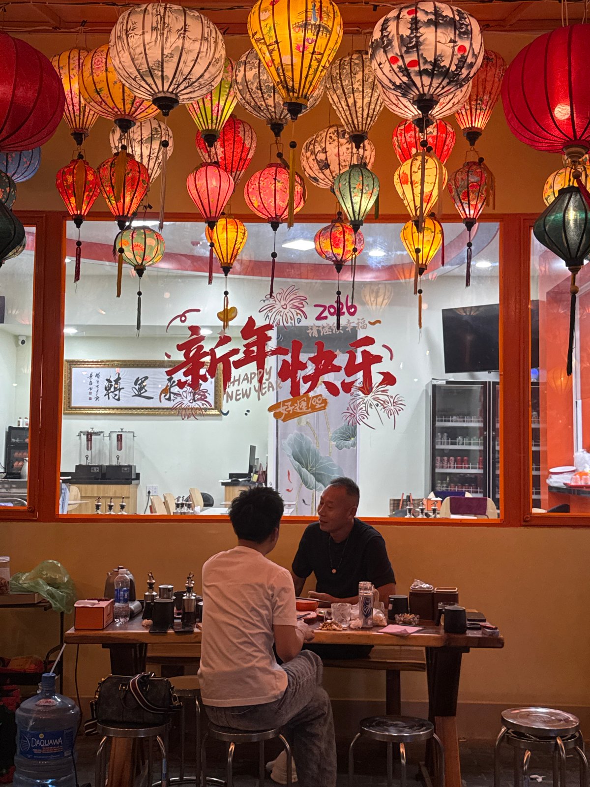Everyday life documented across Đà Nẵng establishments and streets