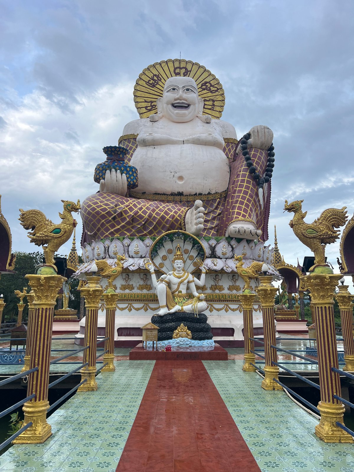 Temple life and coastal scenes documented in Baan Plai Laem