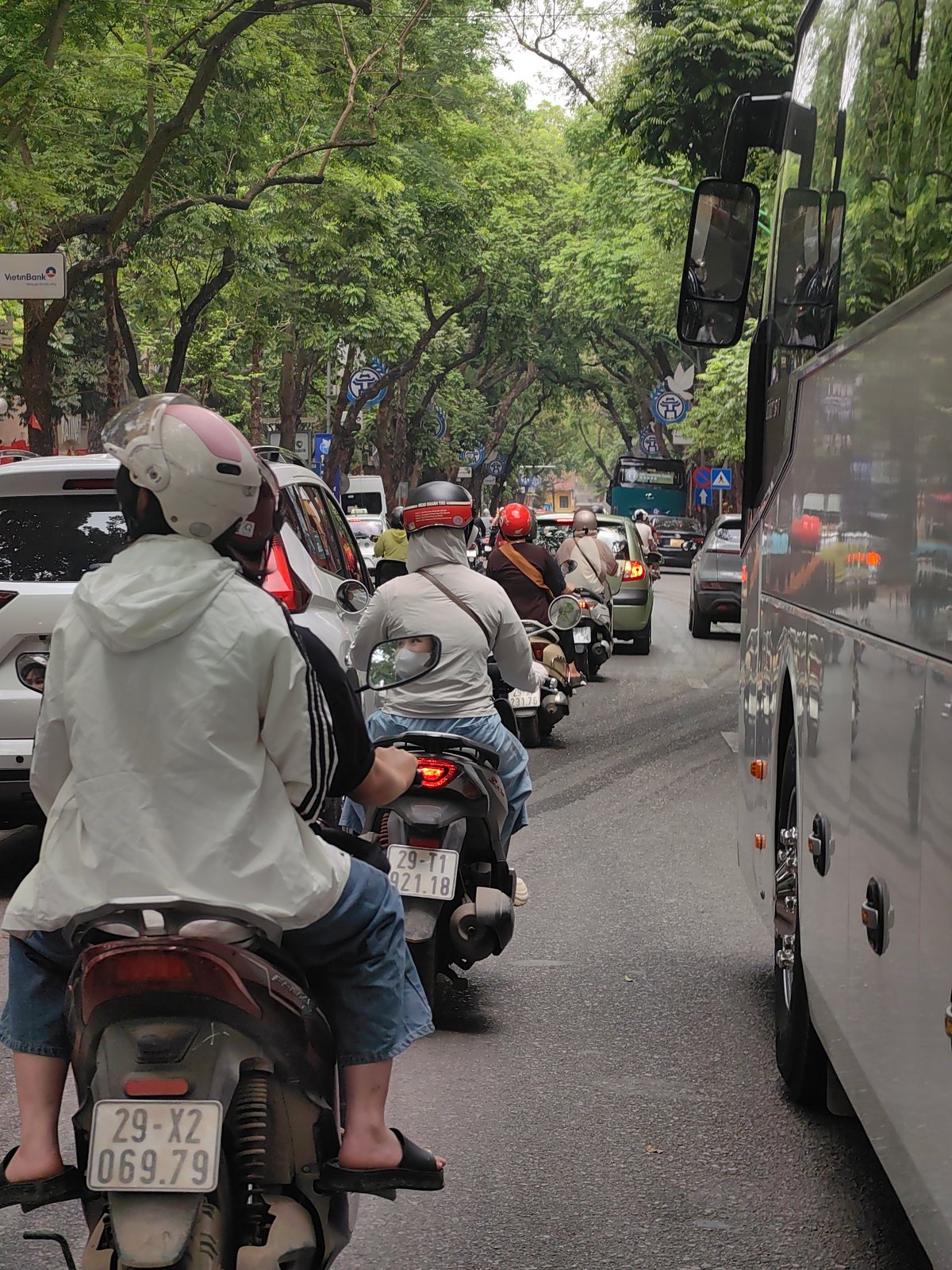 Morning rush hour traffic congestion reported in Hà Nội