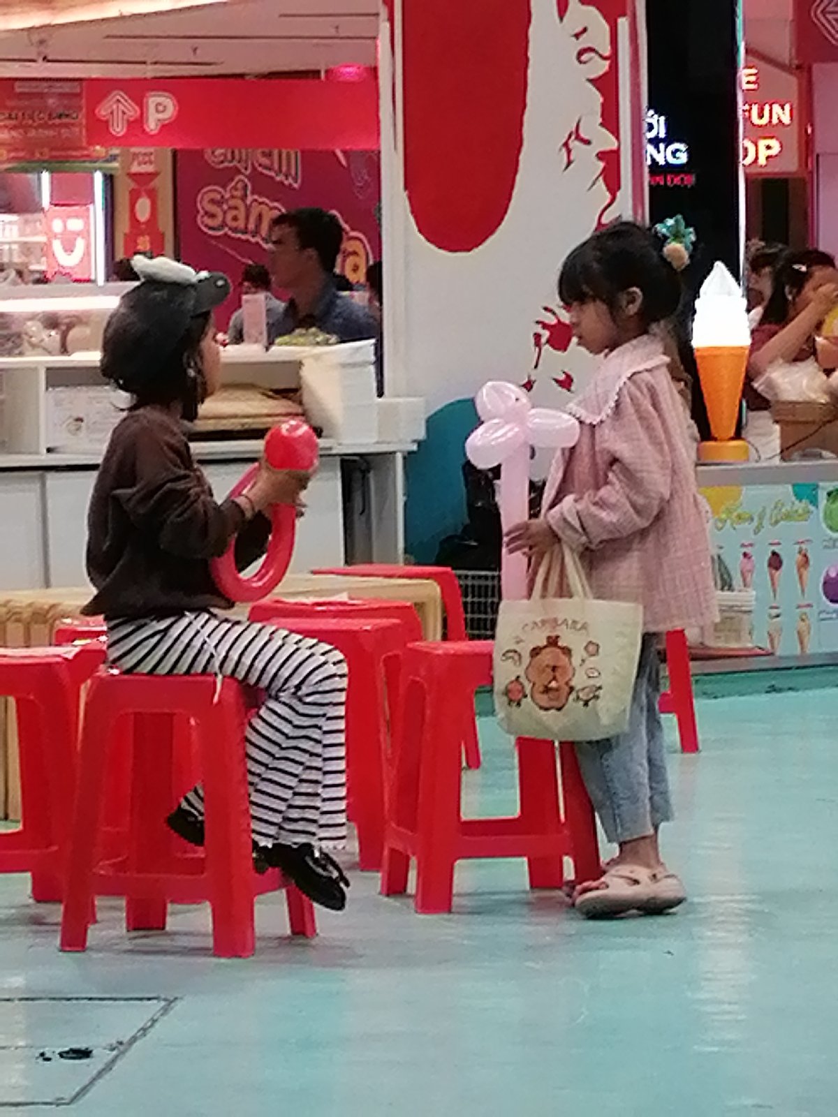Live performance and street skating at a Da Lat plaza