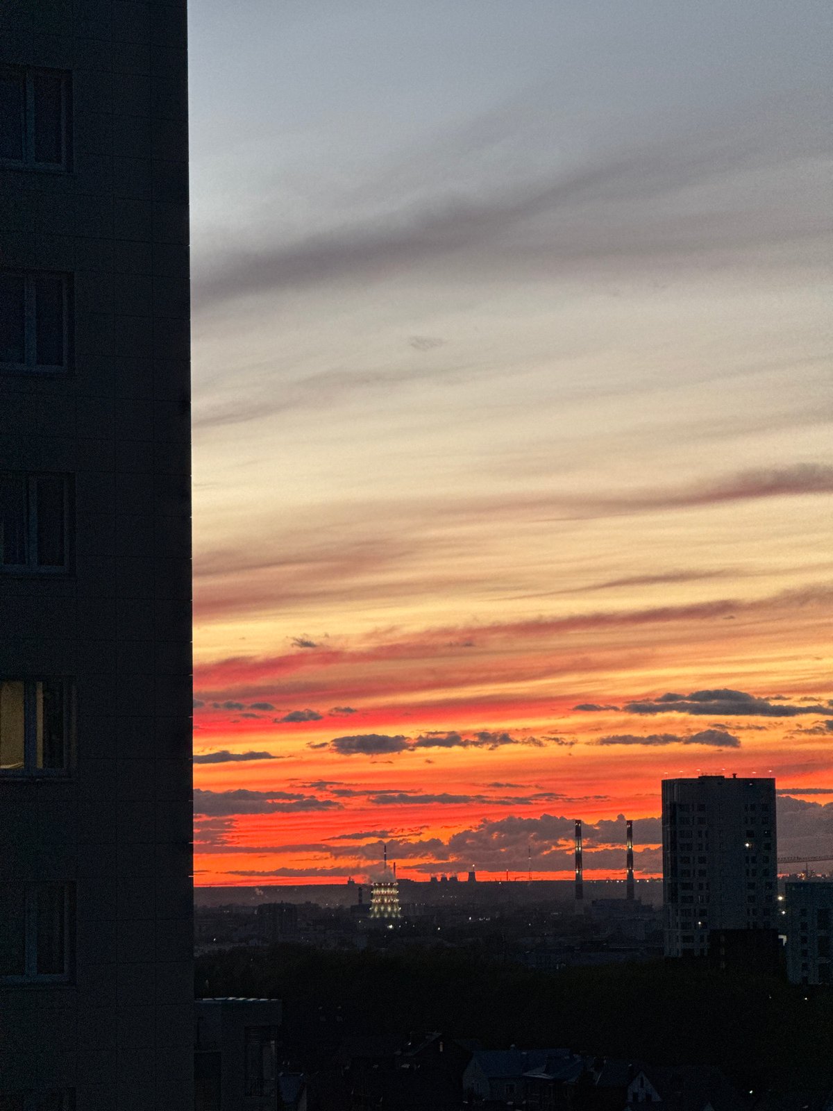 Evening scenes captured in Kazan: sunset views, craft activities