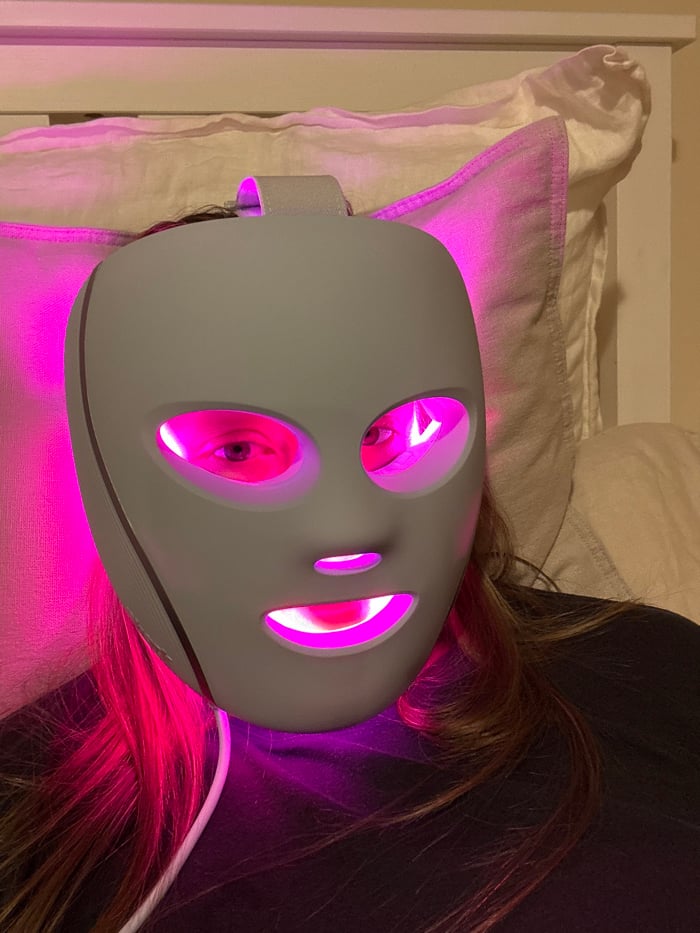 London resident uses LED light therapy facial mask