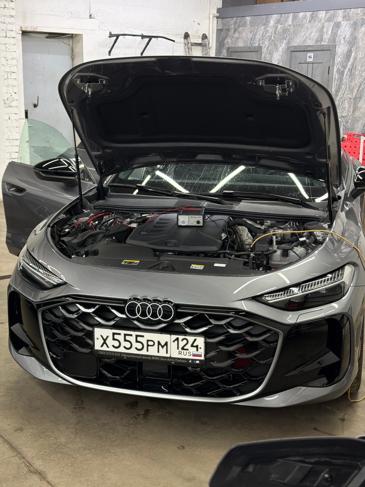 Car detailing session documented at Krasnoyarsk automotive shop