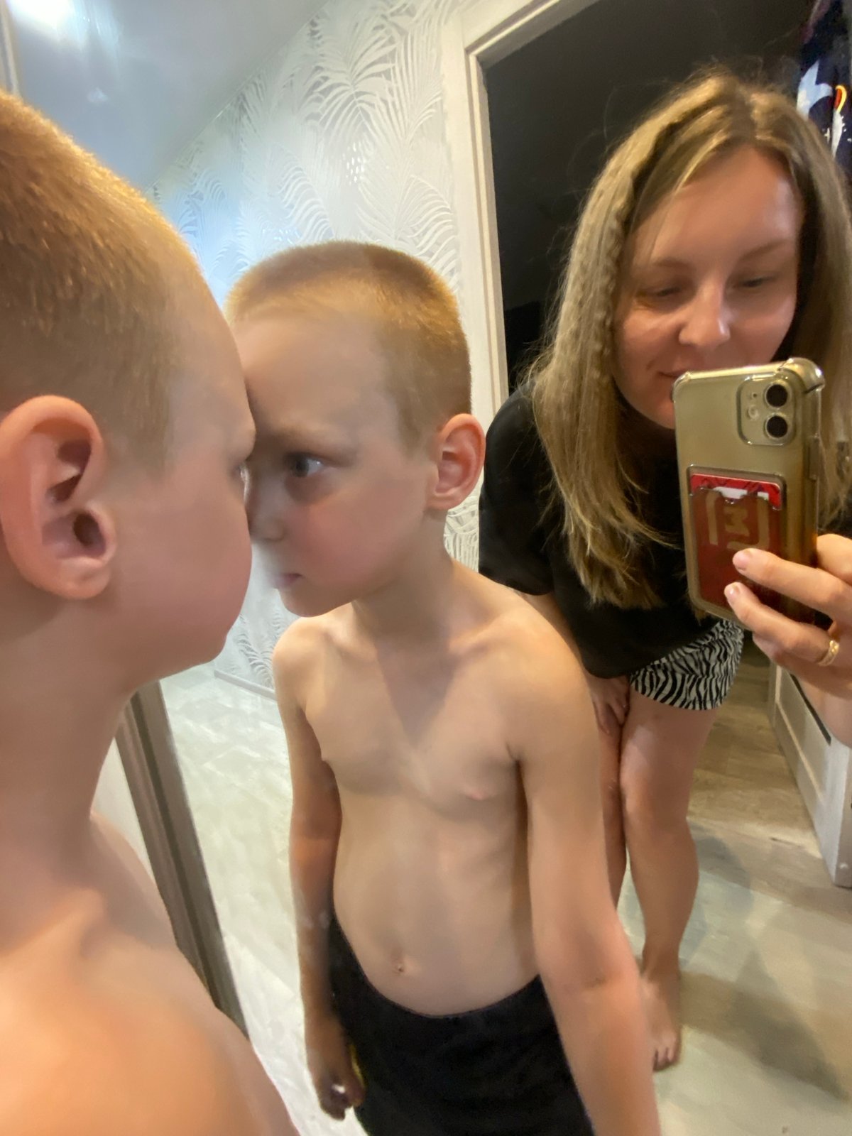 Evening selfies and casual moments at home in Noviy