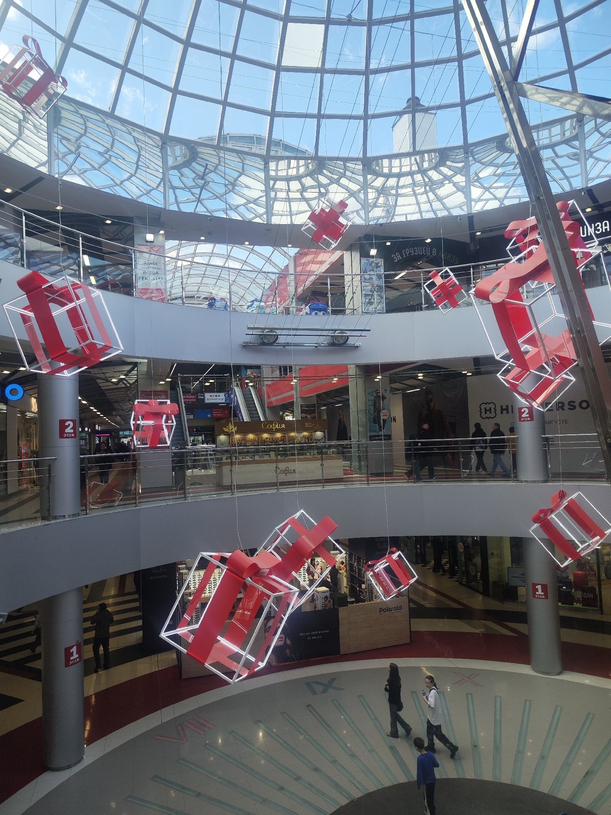 Weekend morning activities documented across Izhevsk shopping centers and playgrounds