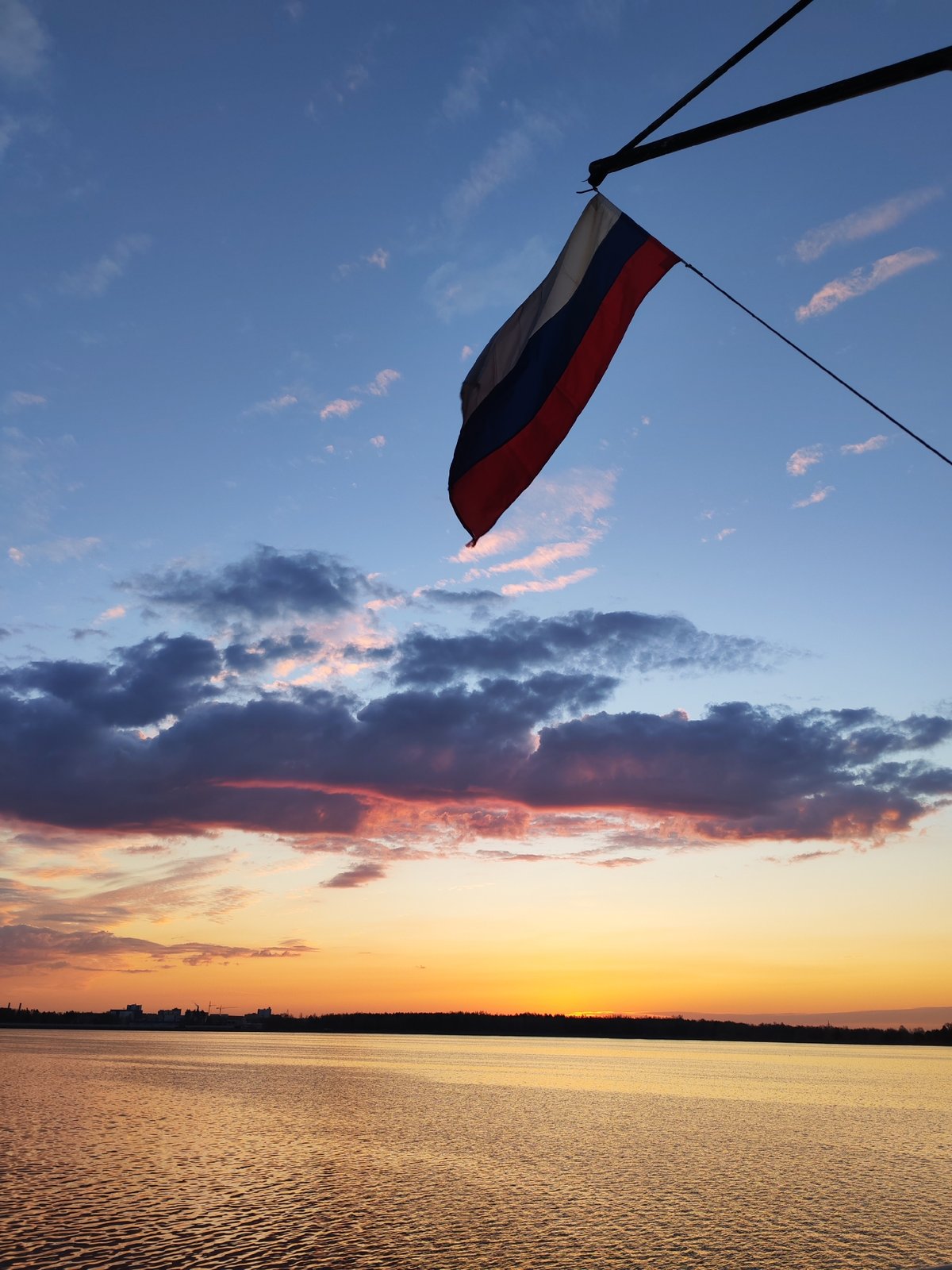 Russian vessel sunset voyage documented by witnesses May 2026
