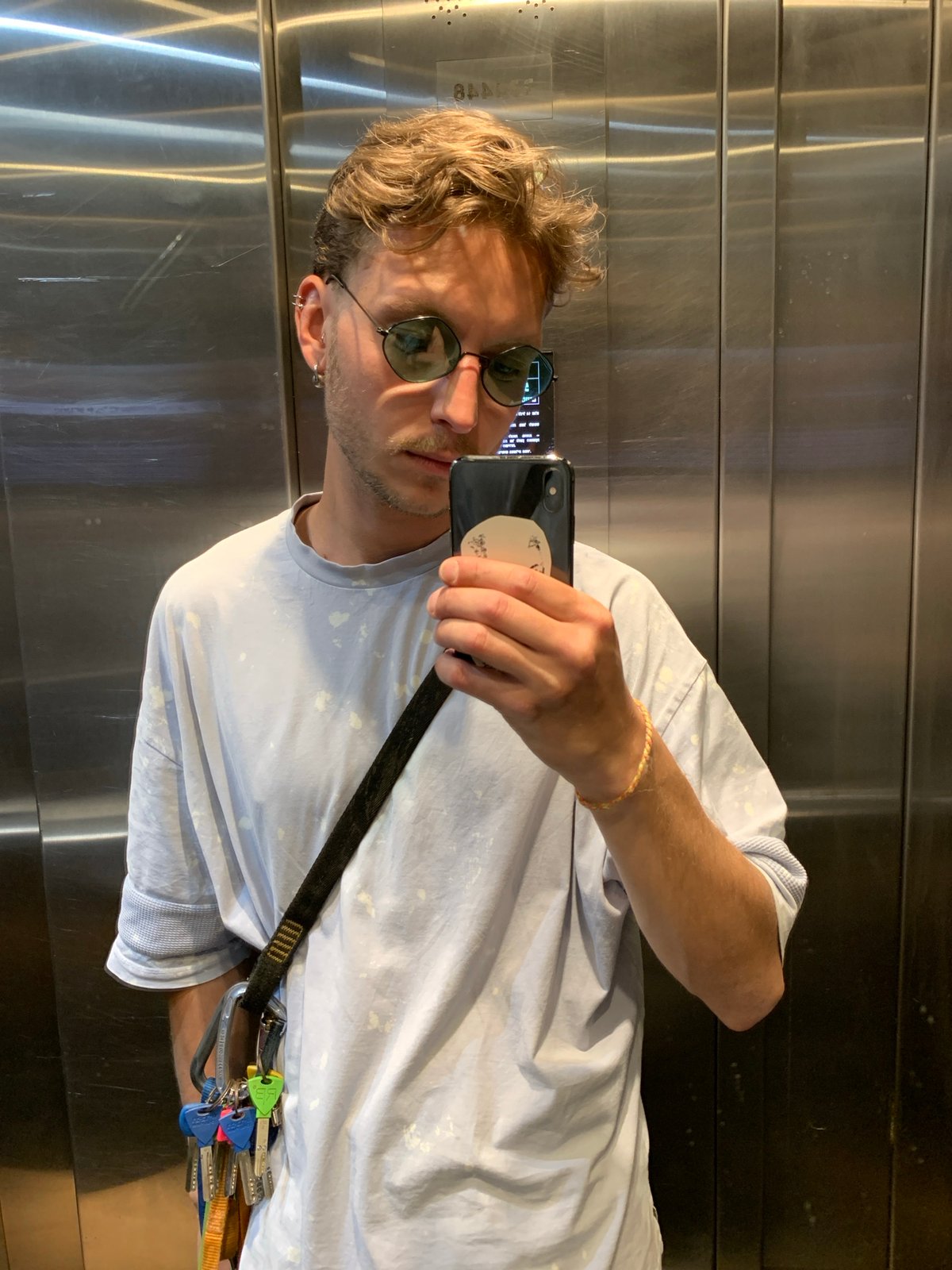 Climber and dog captured in Tel Aviv building moments