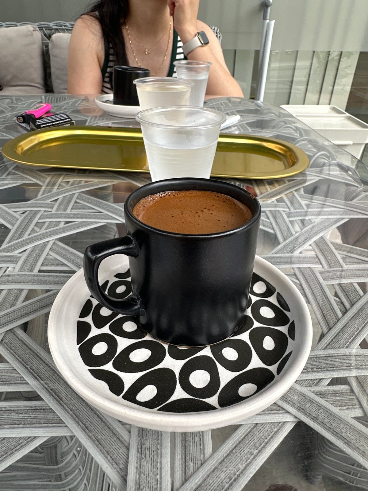 Coffee and cookies at a Konyaaltı café