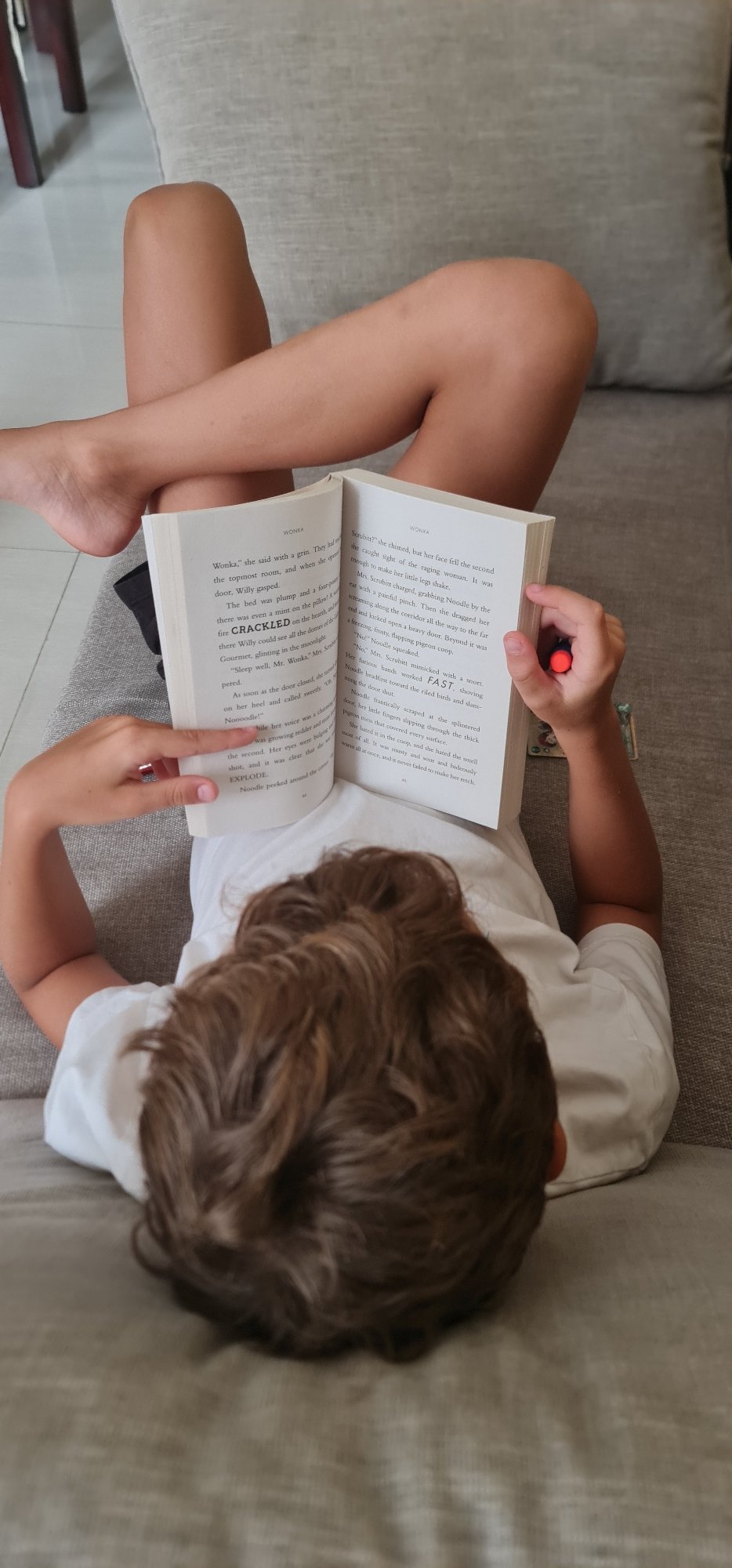 Morning reading and breakfast scenes captured in Đà Nẵng homes