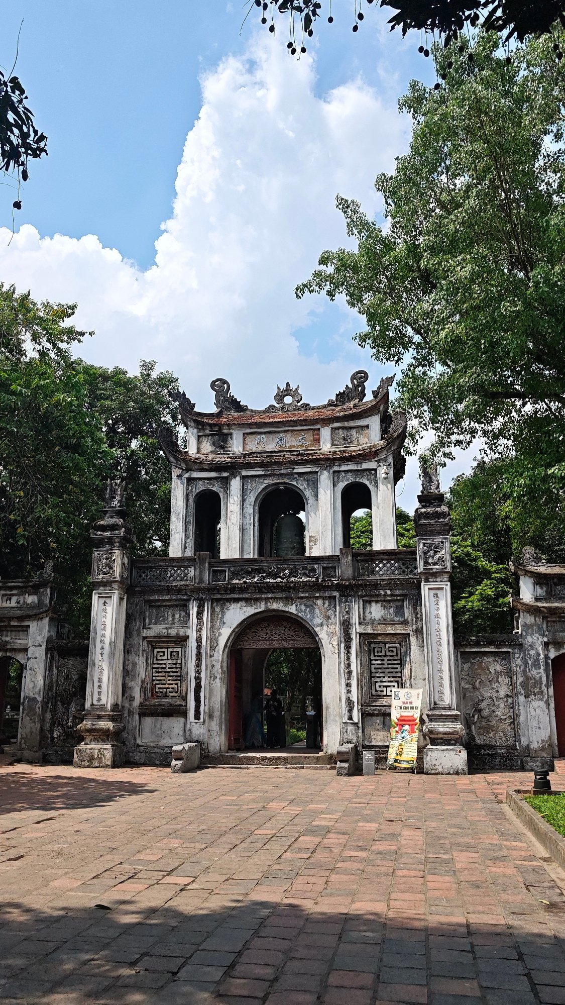 Tourist documents morning visit to Hanoi's Temple of Literature