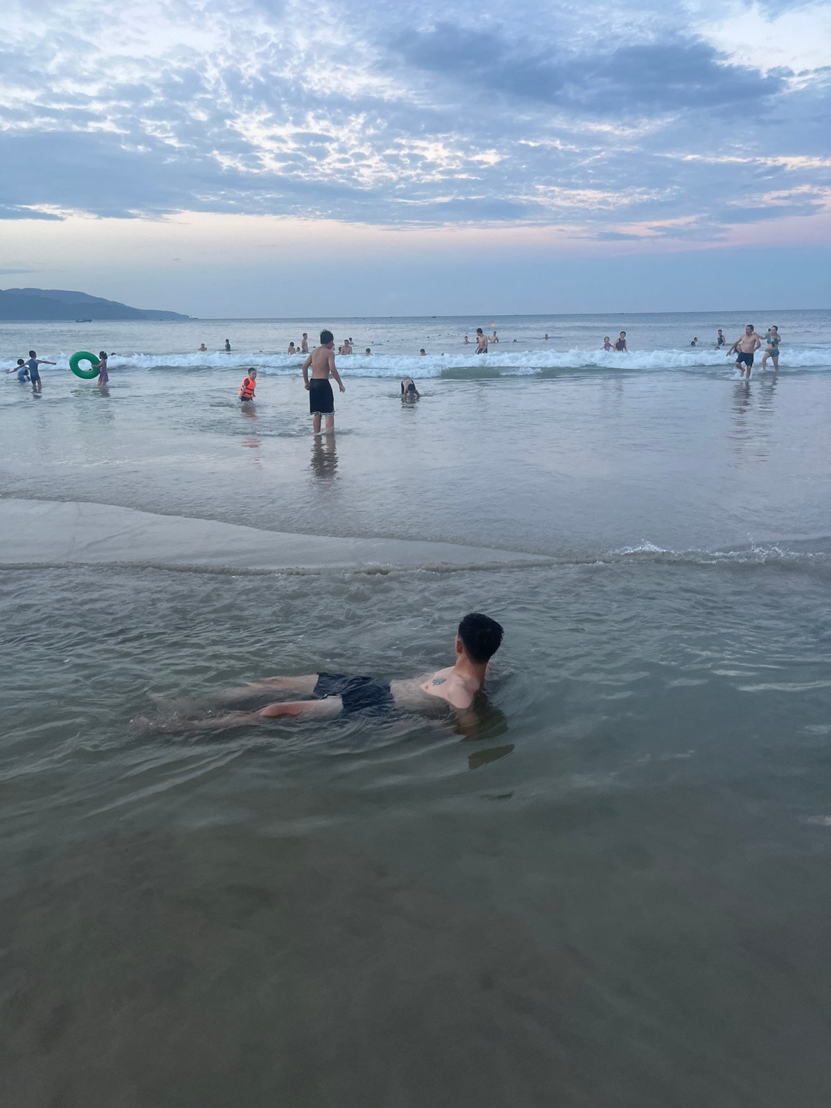 Busy evening scene at My Khe Beach, Đà Nẵng at dusk