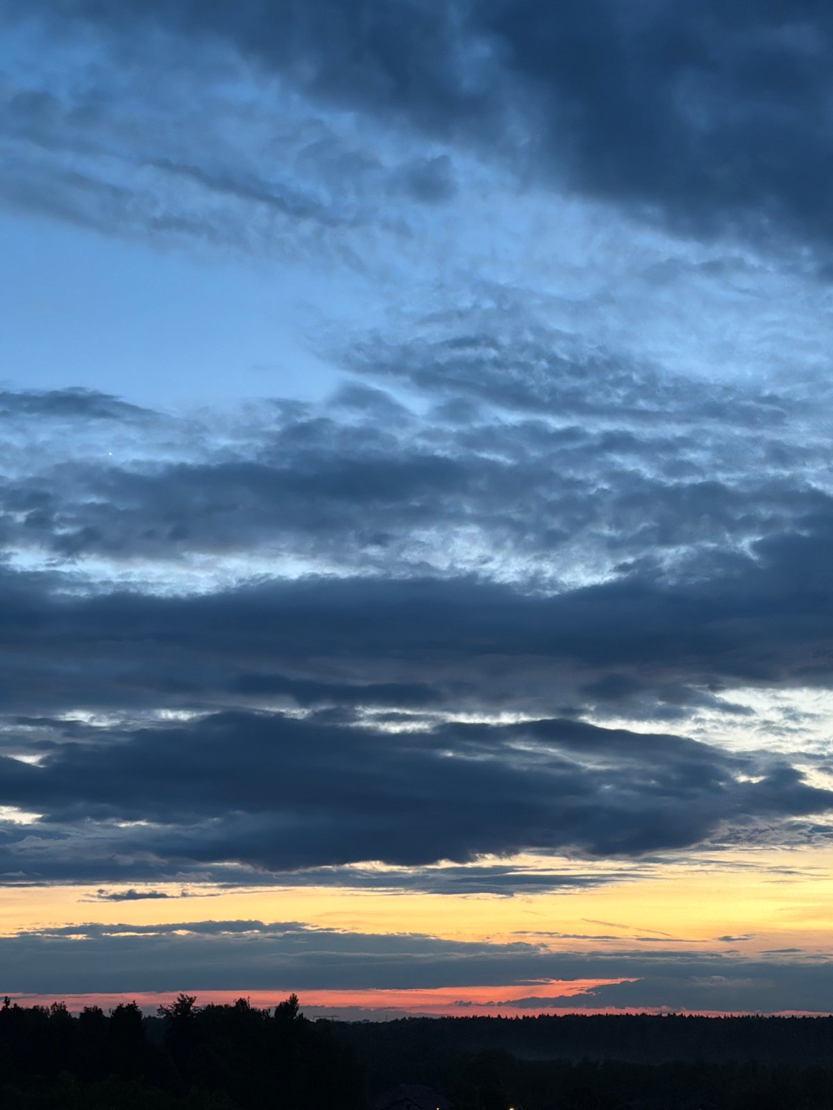 Observer documents 94-minute cloud transition sequence May 31