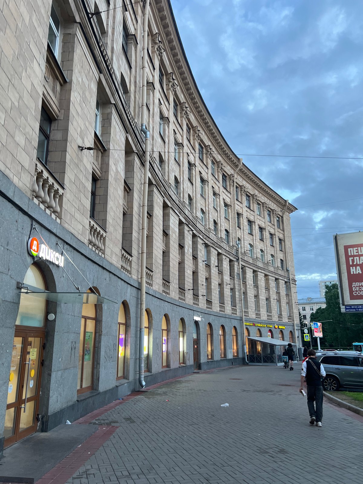 Evening walk documented through Saint Petersburg streets and waterways