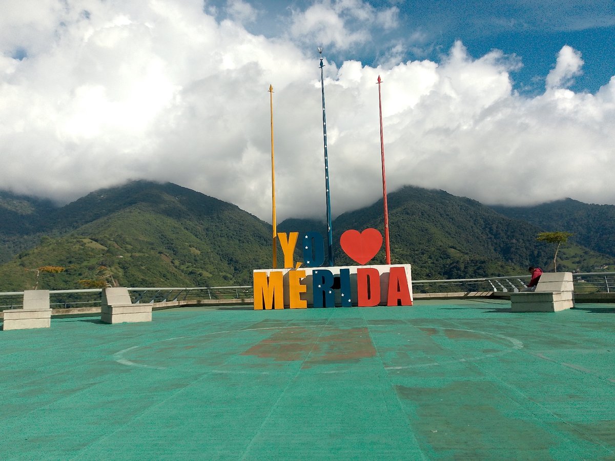 Tourist captures Mérida's iconic sign and cable car views