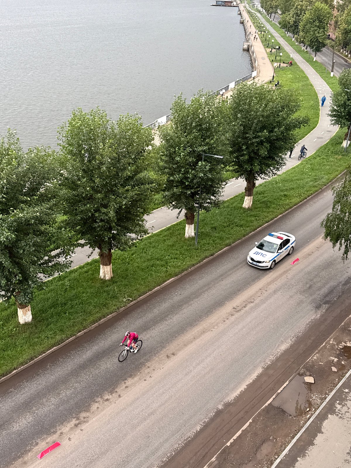 Endurance race unfolds along Votkinsk waterfront on a summer afternoon.