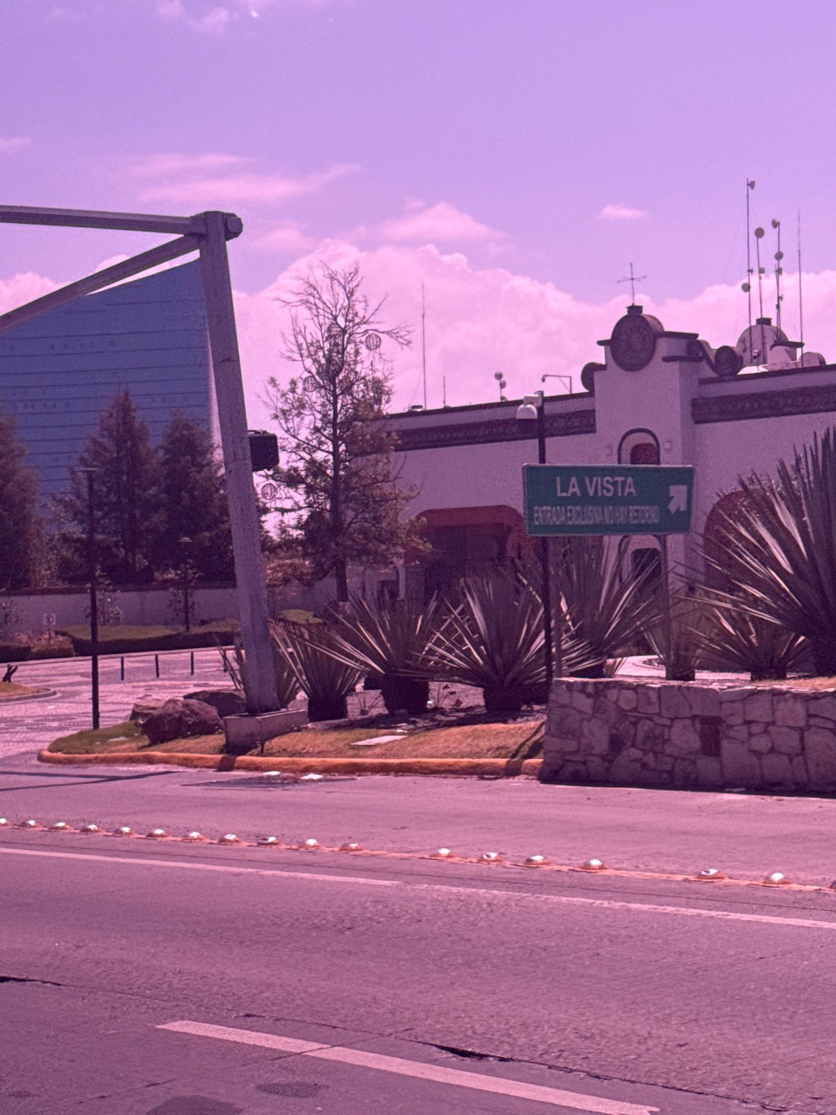 Street scene captured in San Bernardino Tlaxcalancingo, Mexico