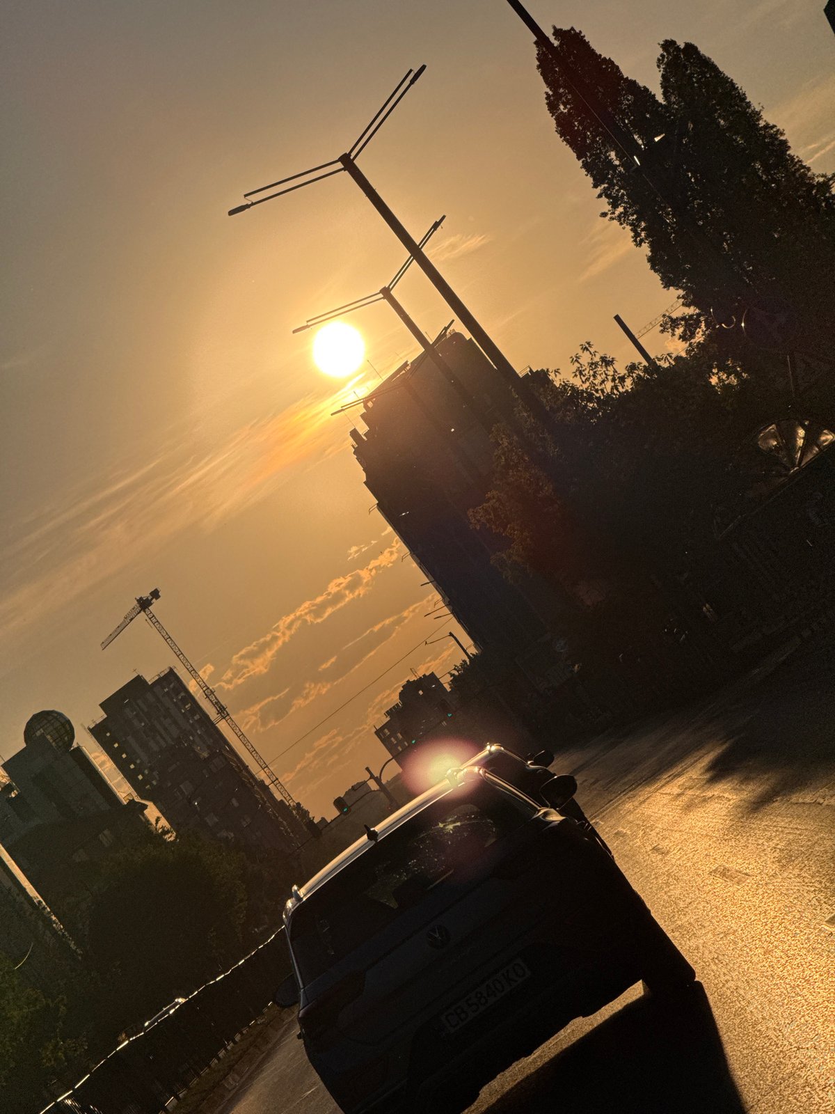 Sofia residents capture sunset cityscape, subway commute moments