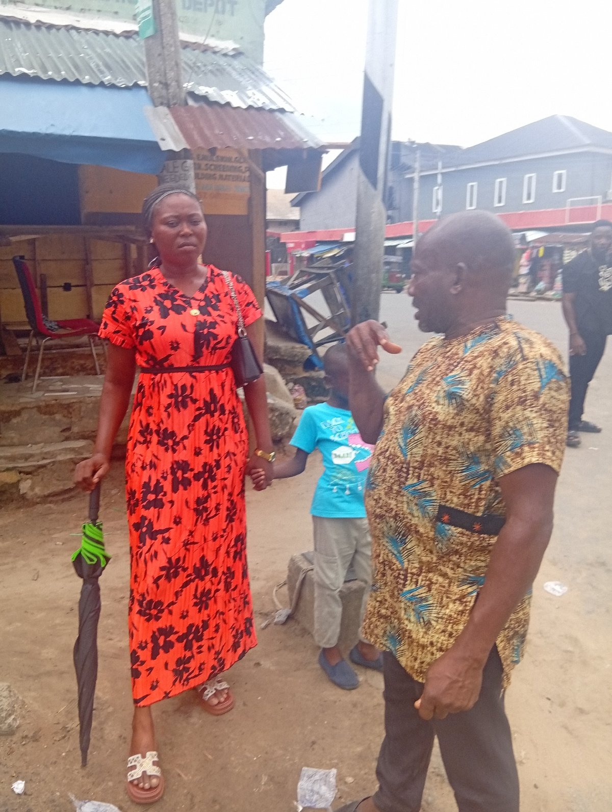 Routine street activity documented in Aba, Nigeria