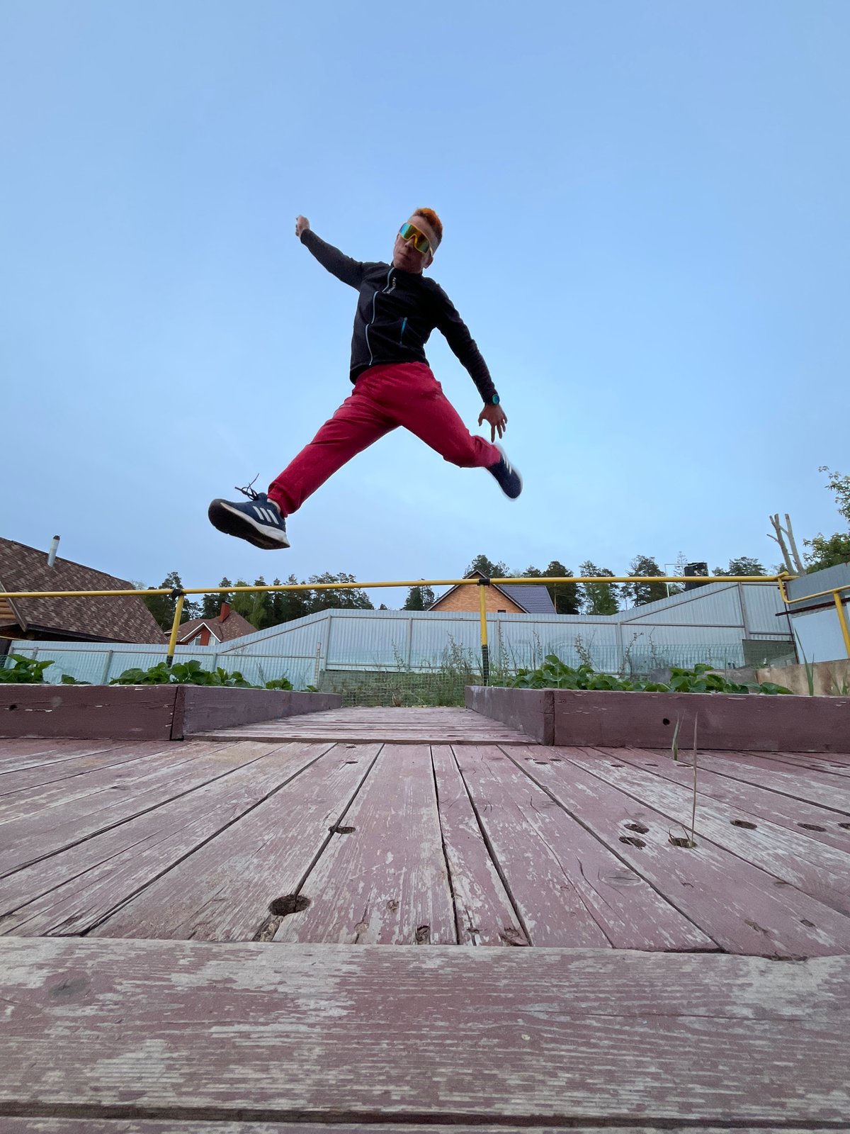 Man jumps from wooden structure in Chaikovsky, Russia