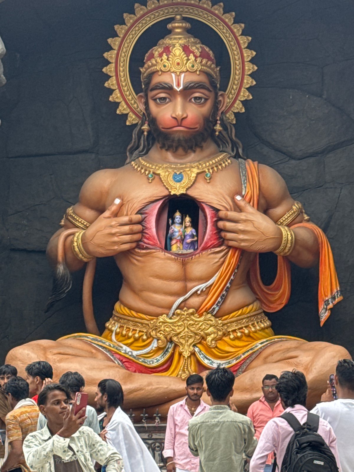Rishikesh riverfront: statues, ghats, and temple streets