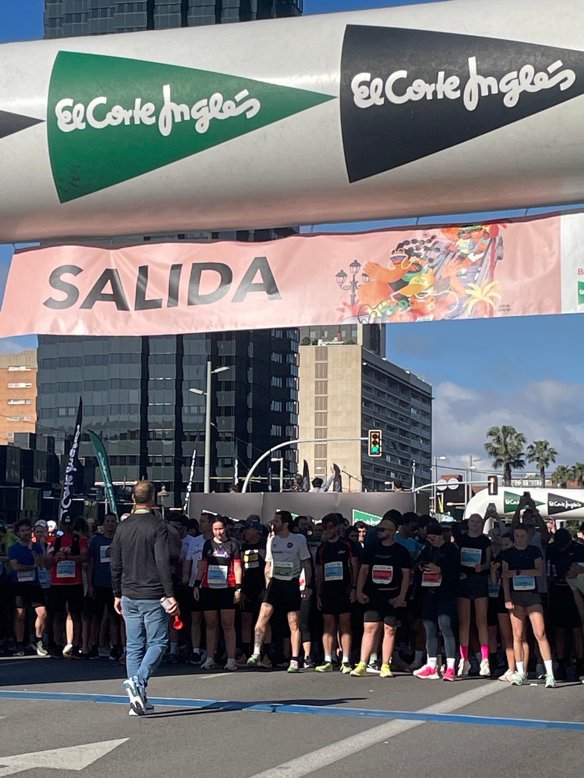 Marathon race begins in Barcelona under sunny skies