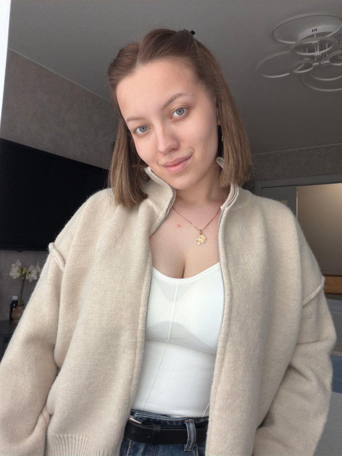 Young woman poses for indoor portraits in Reshetnikovo